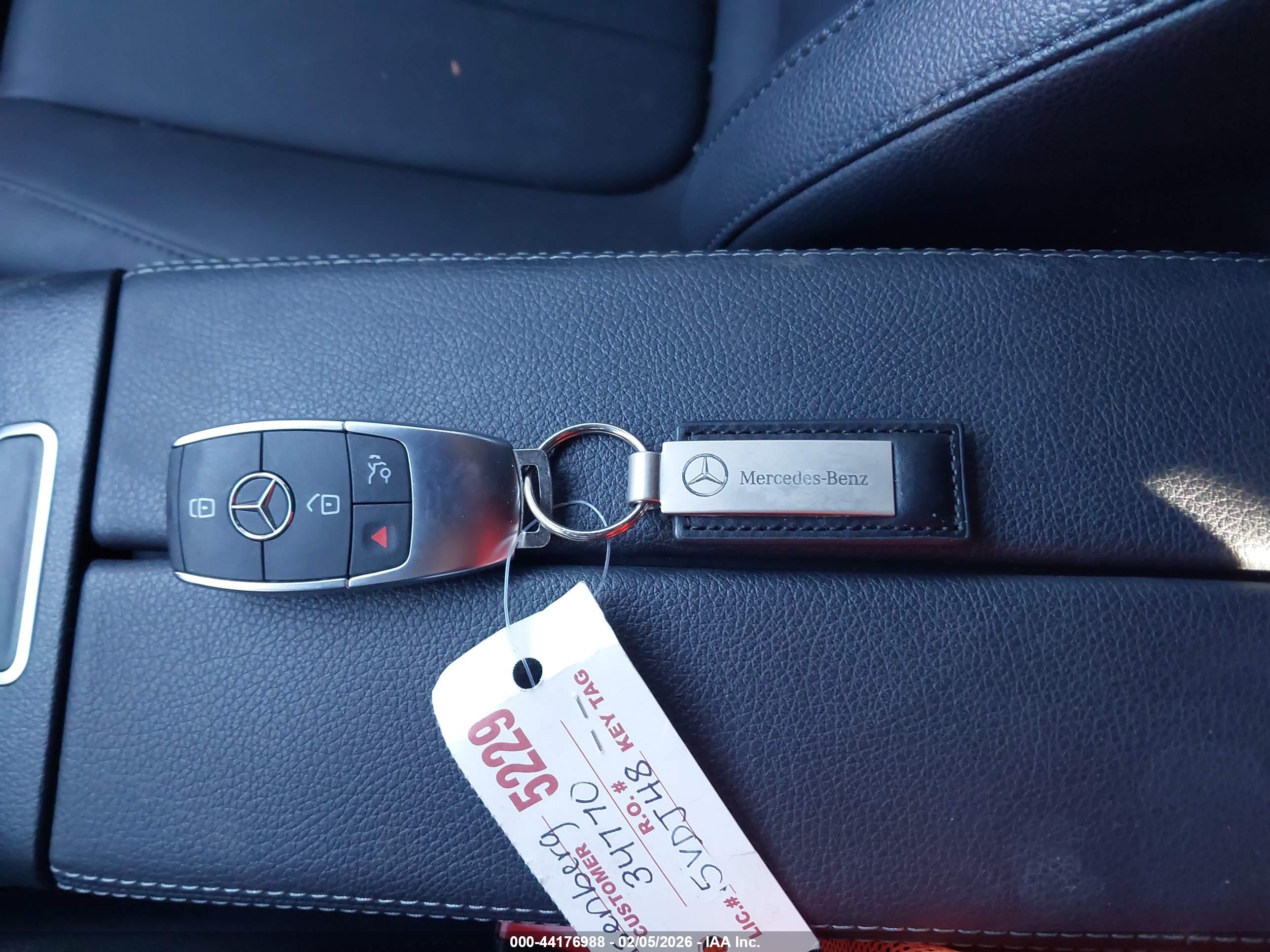 MERCEDES-BENZ GLA image 11