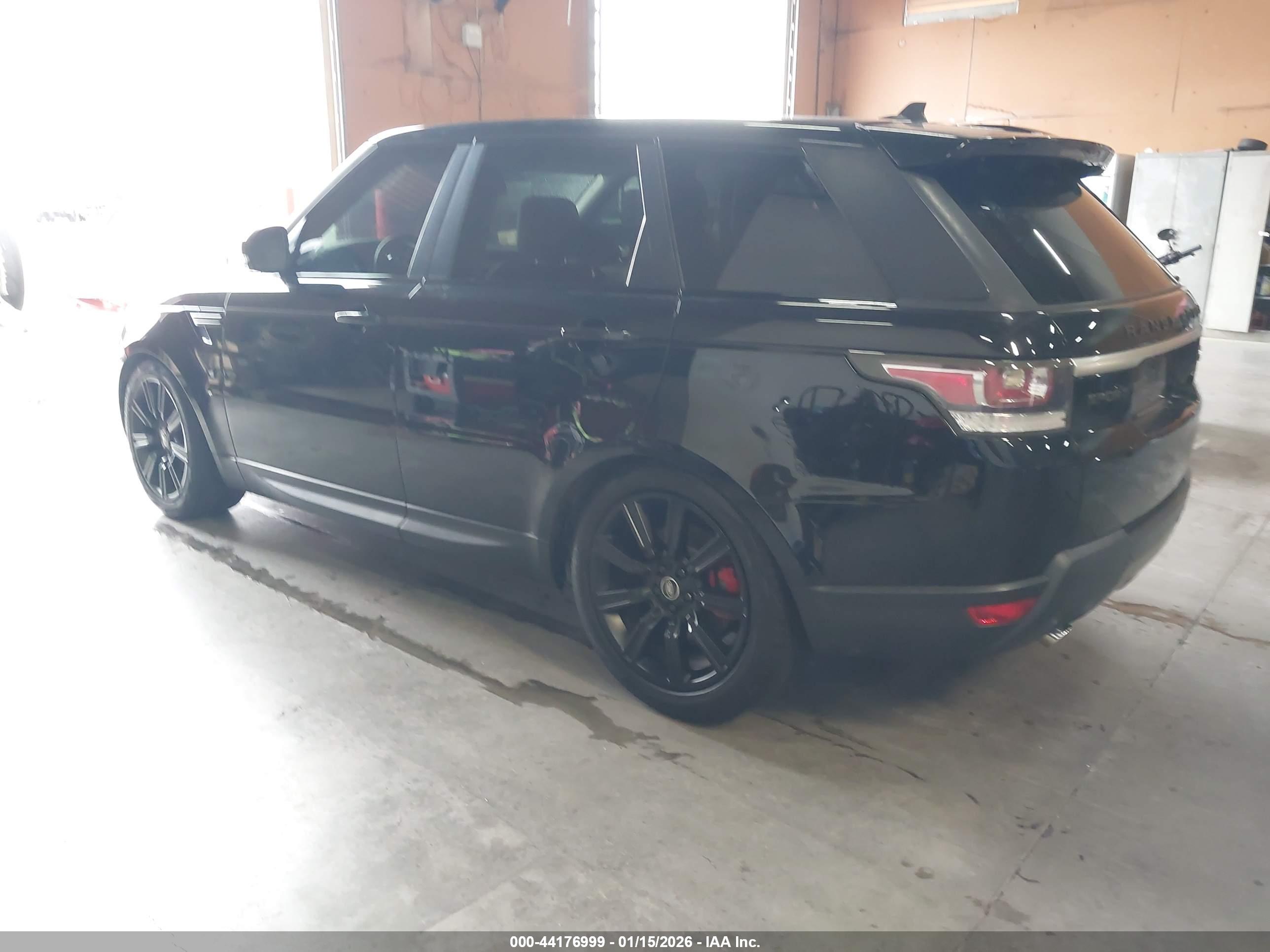 LAND ROVER image 3