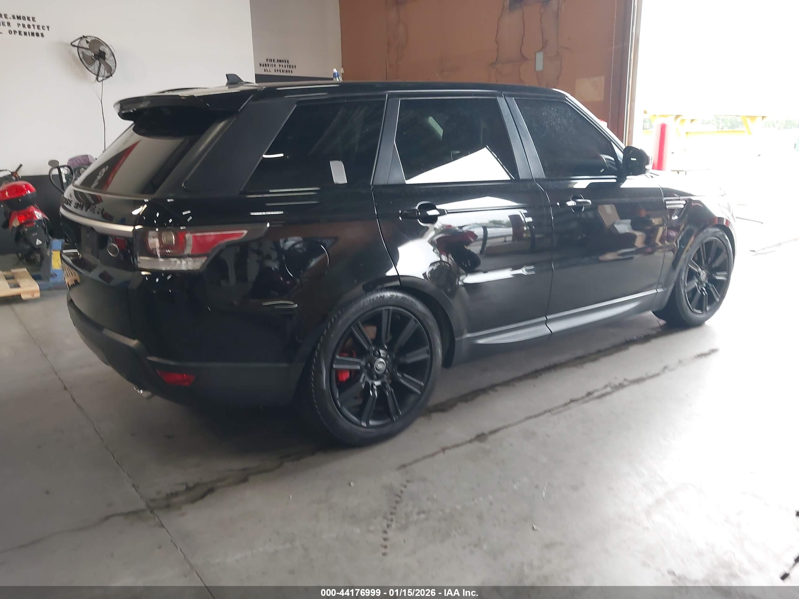 LAND ROVER image 4