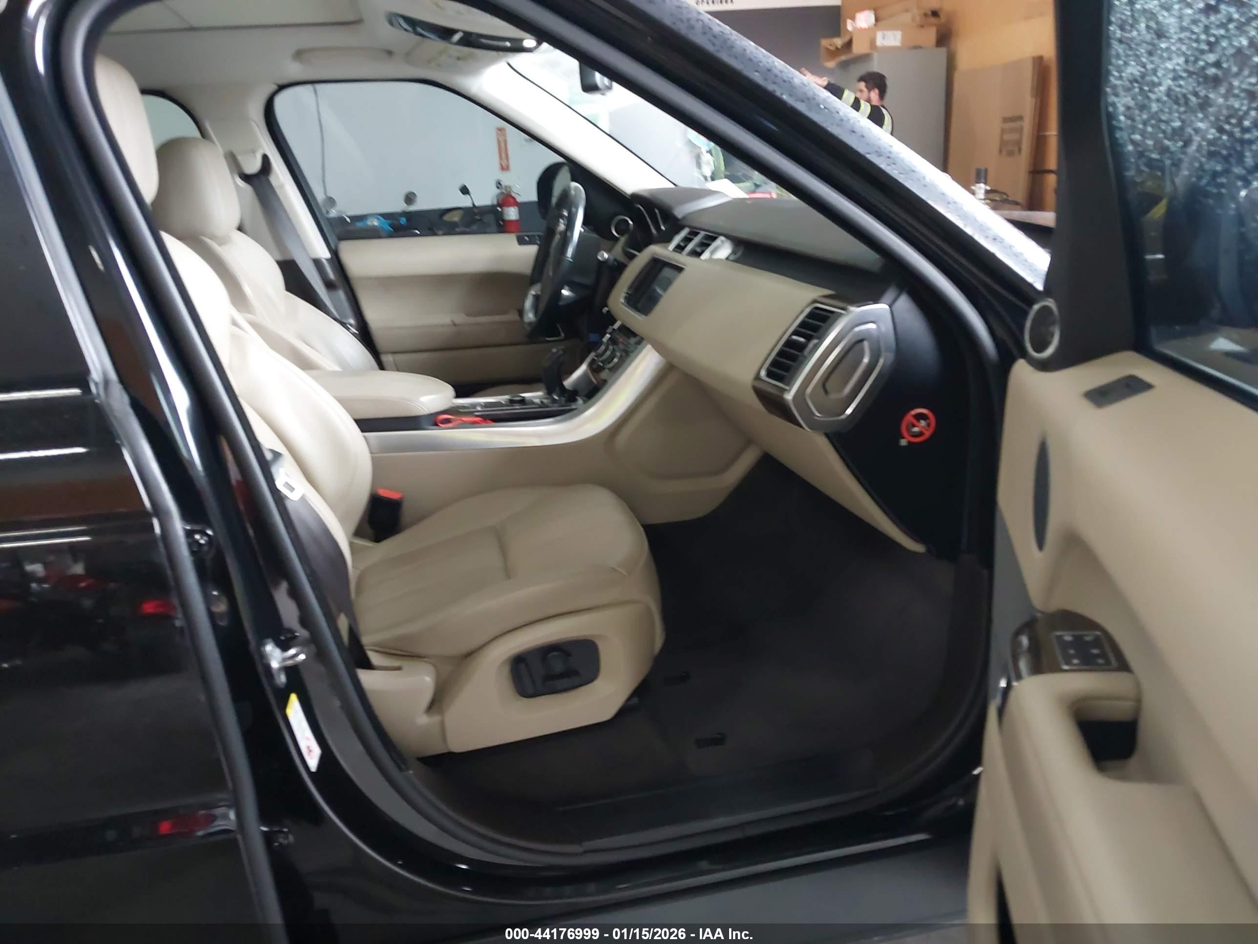 LAND ROVER image 5