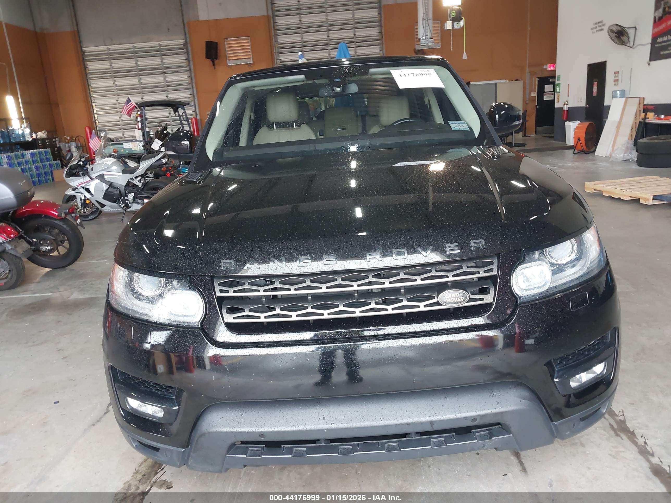 LAND ROVER image 6