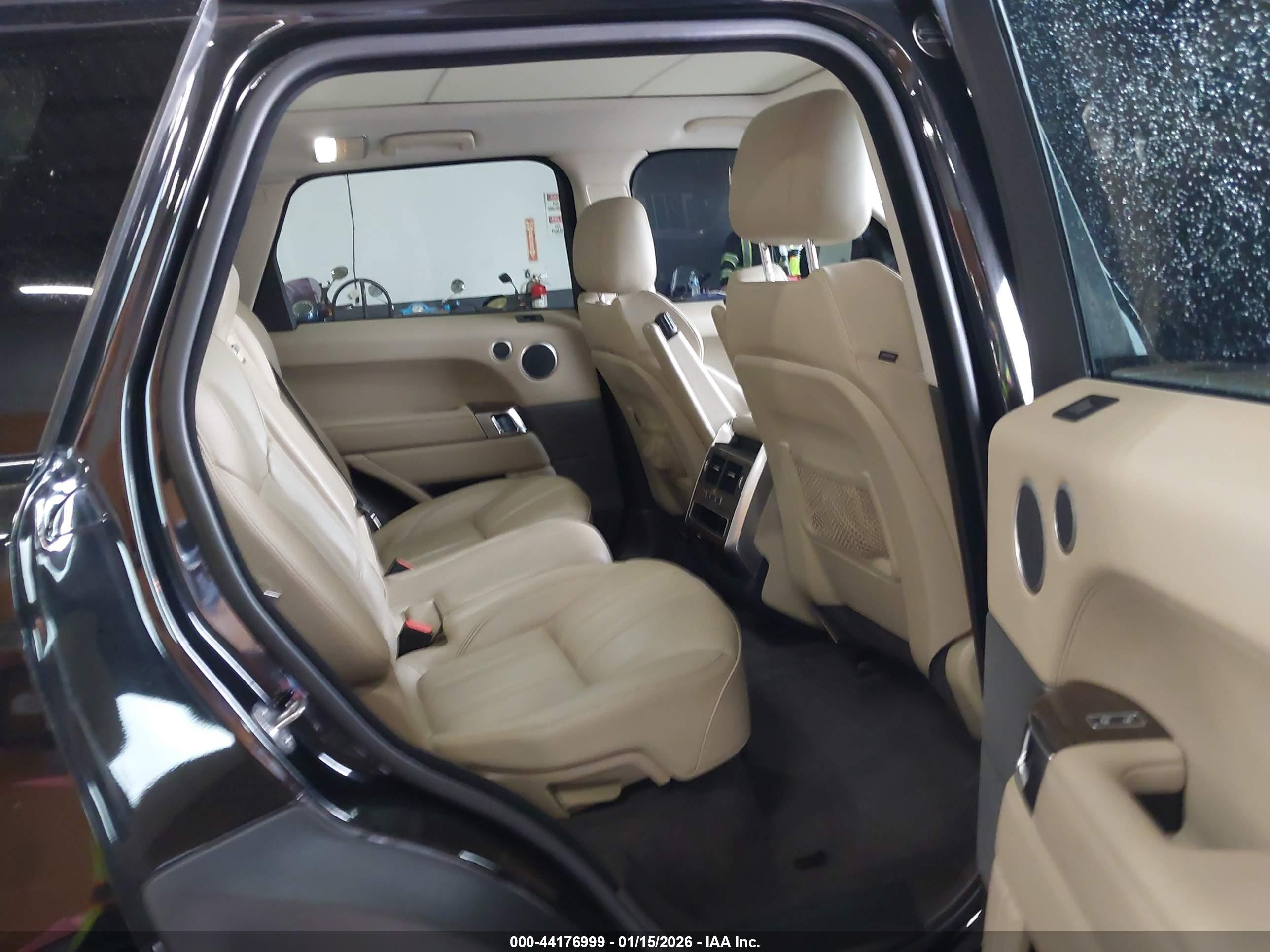 LAND ROVER image 8