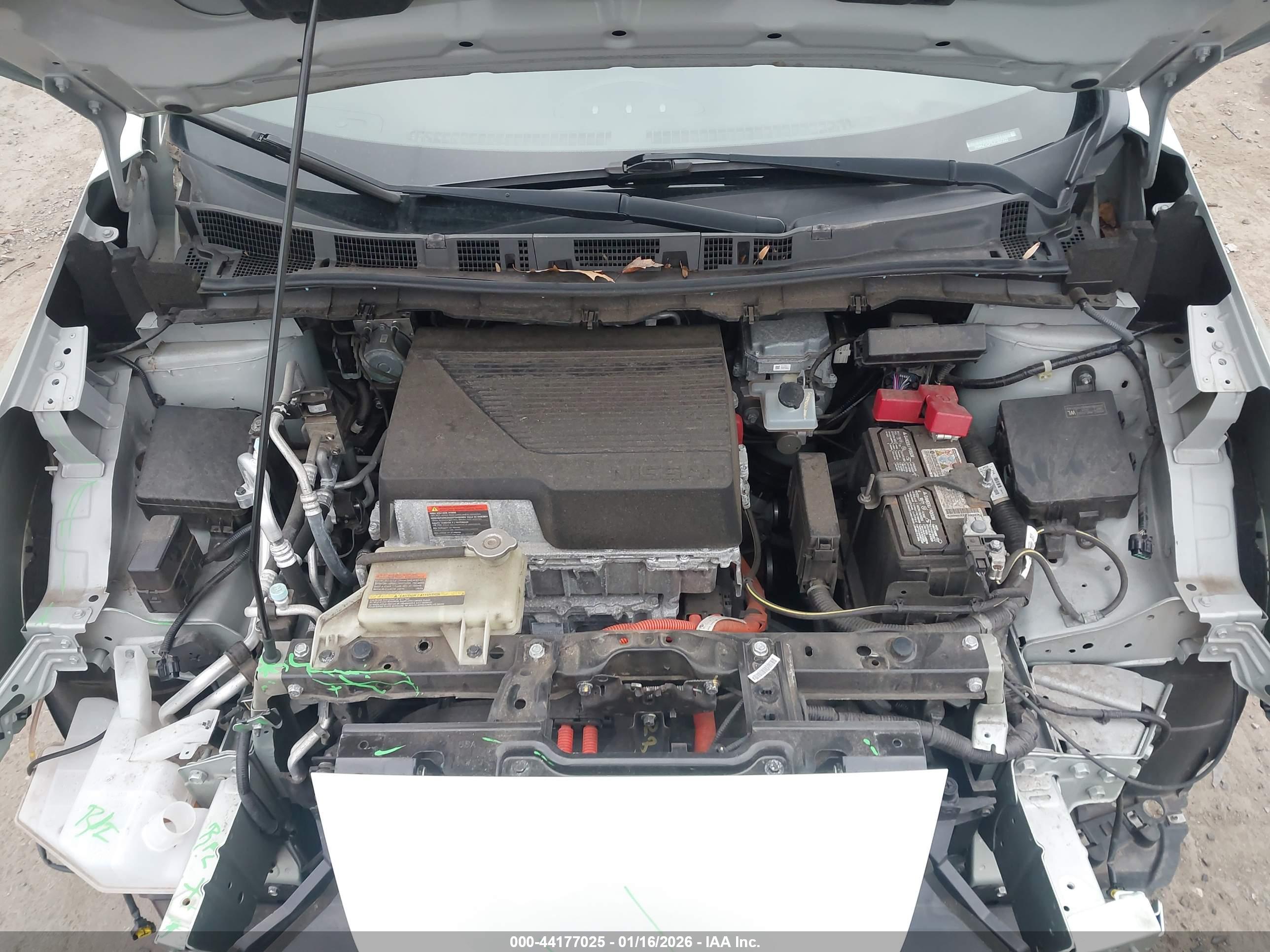 NISSAN LEAF image 10