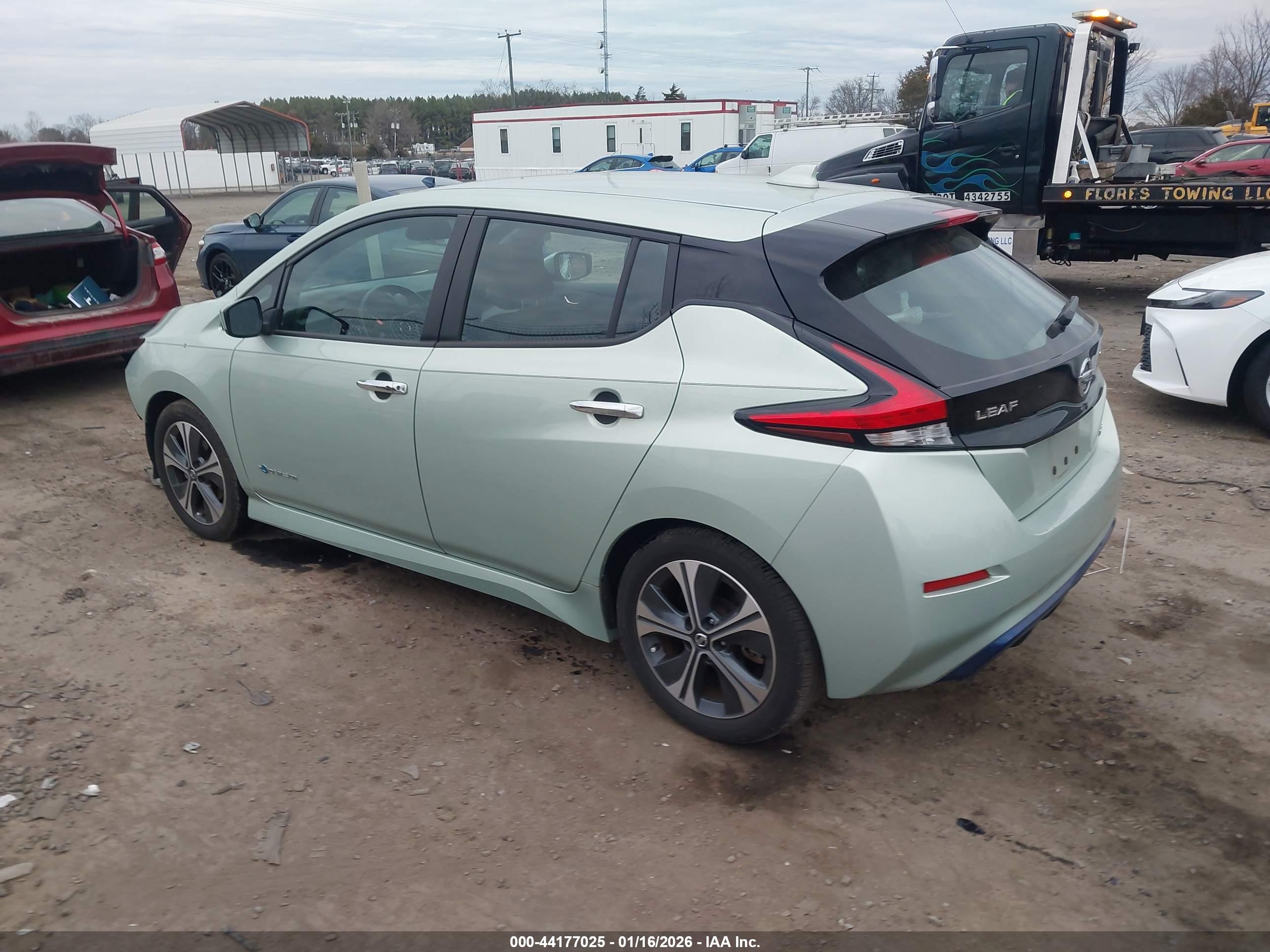 NISSAN LEAF image 3