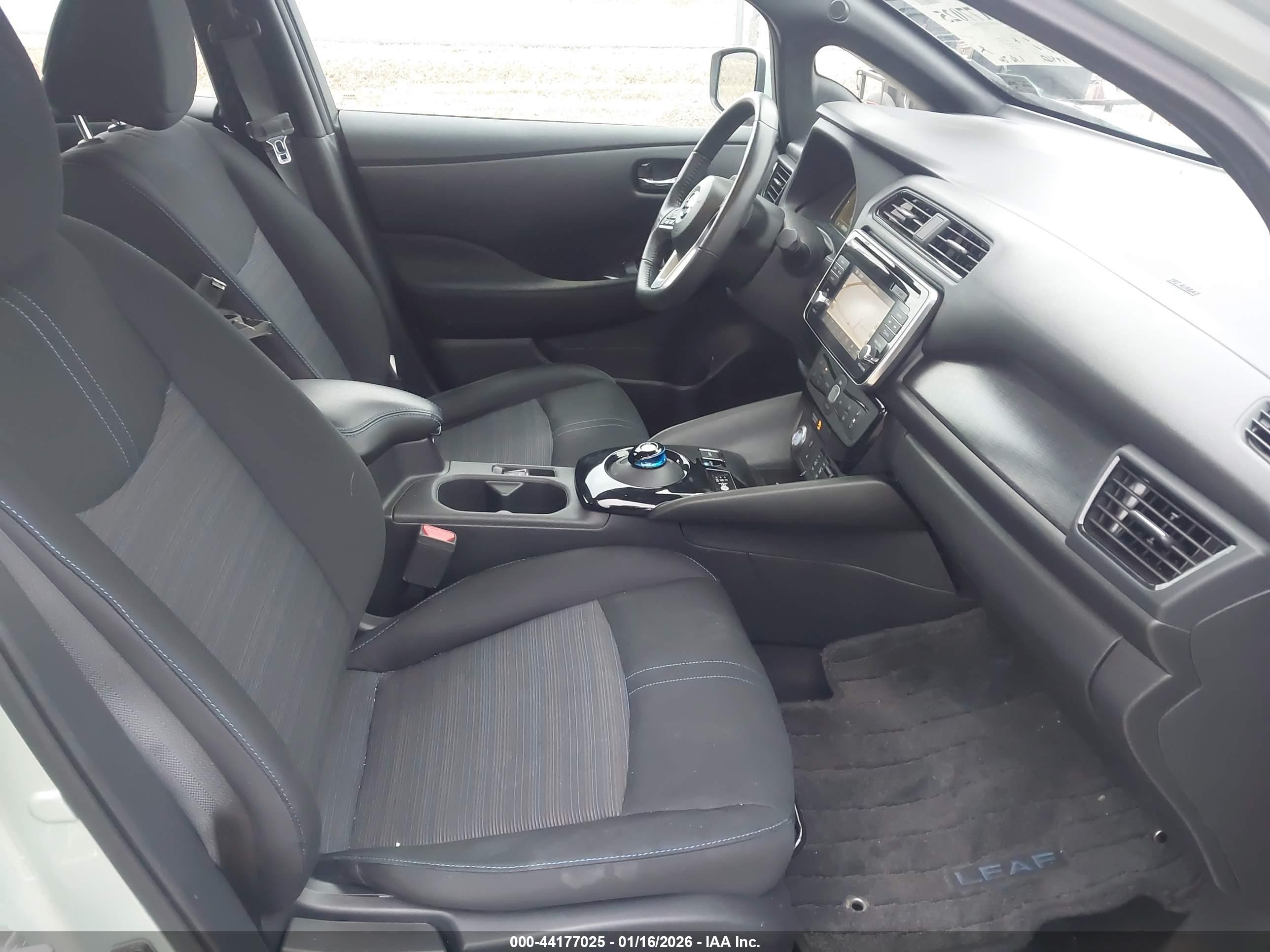 NISSAN LEAF image 5