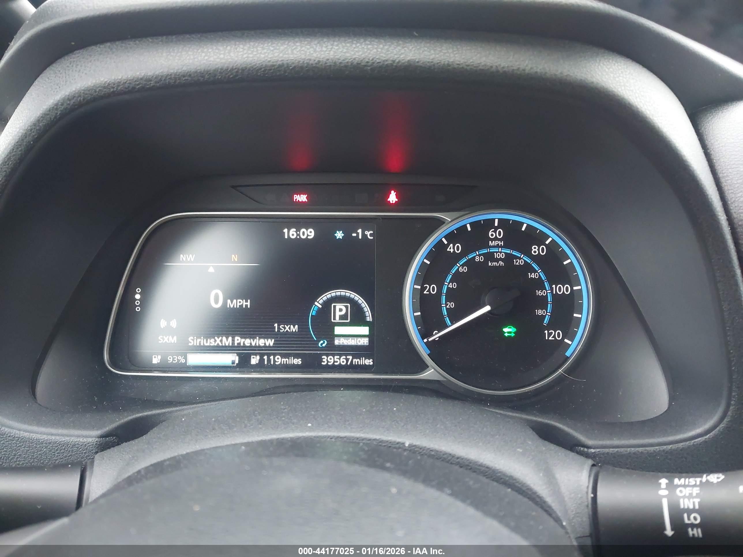 NISSAN LEAF image 7
