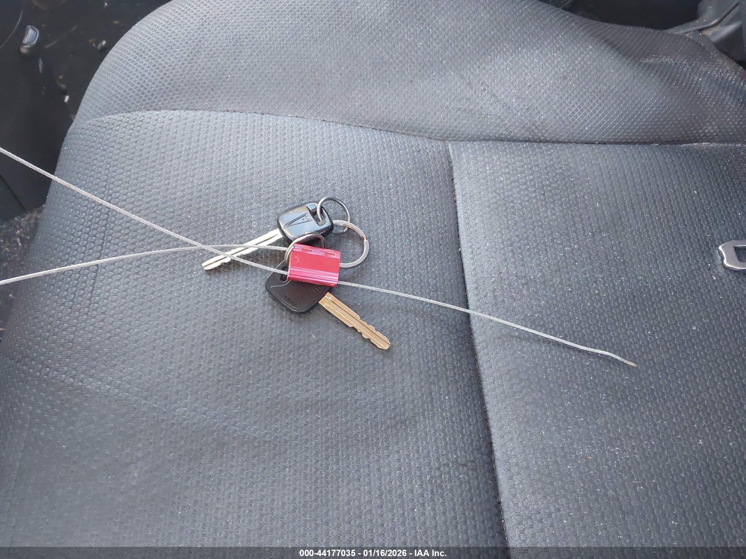 PONTIAC VIBE image 11