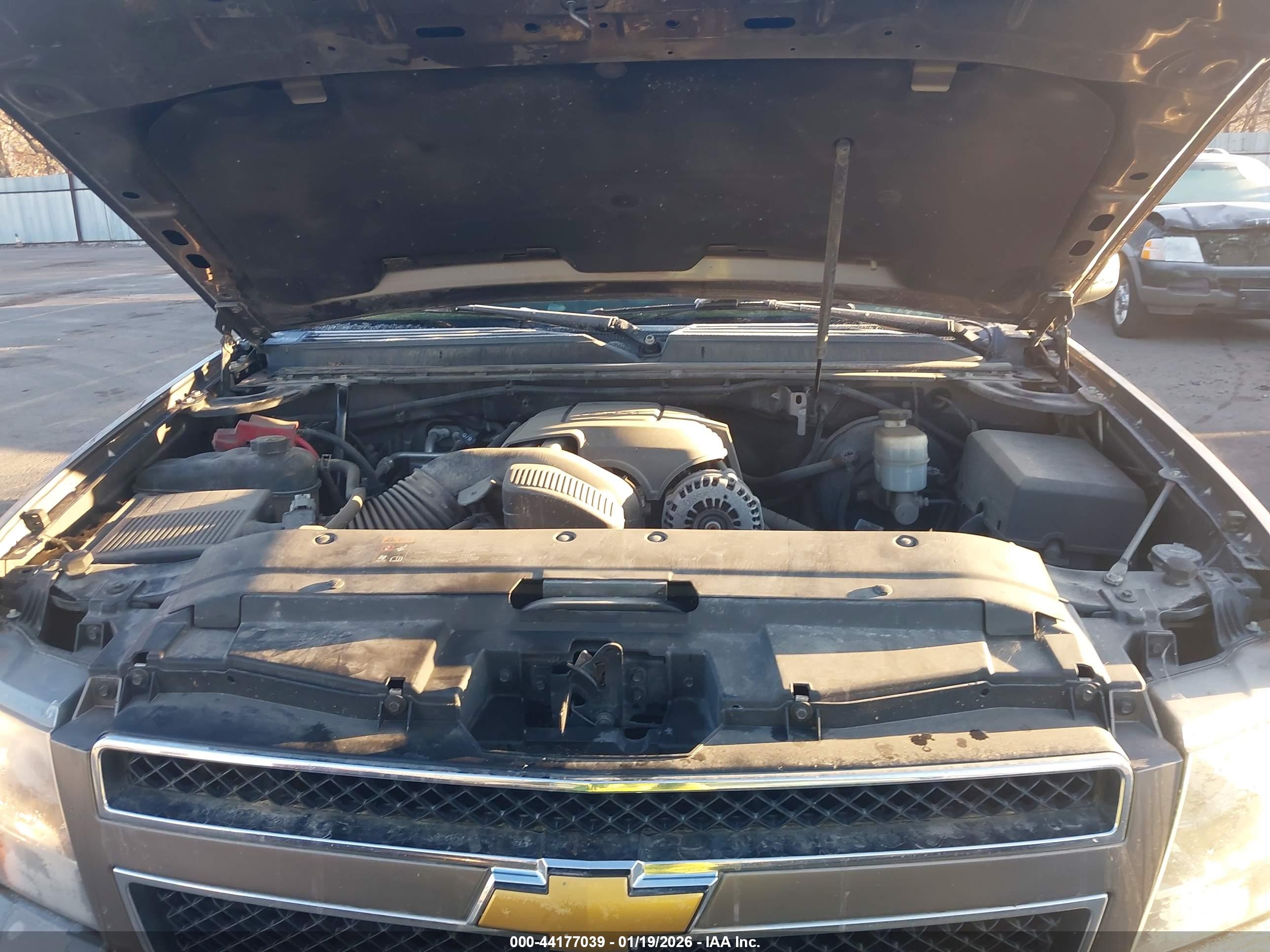 CHEVROLET TAHOE image 10