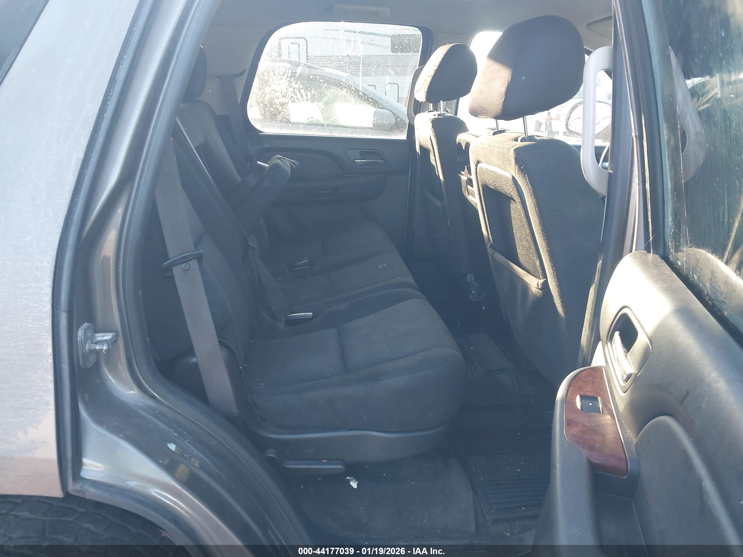 CHEVROLET TAHOE image 8