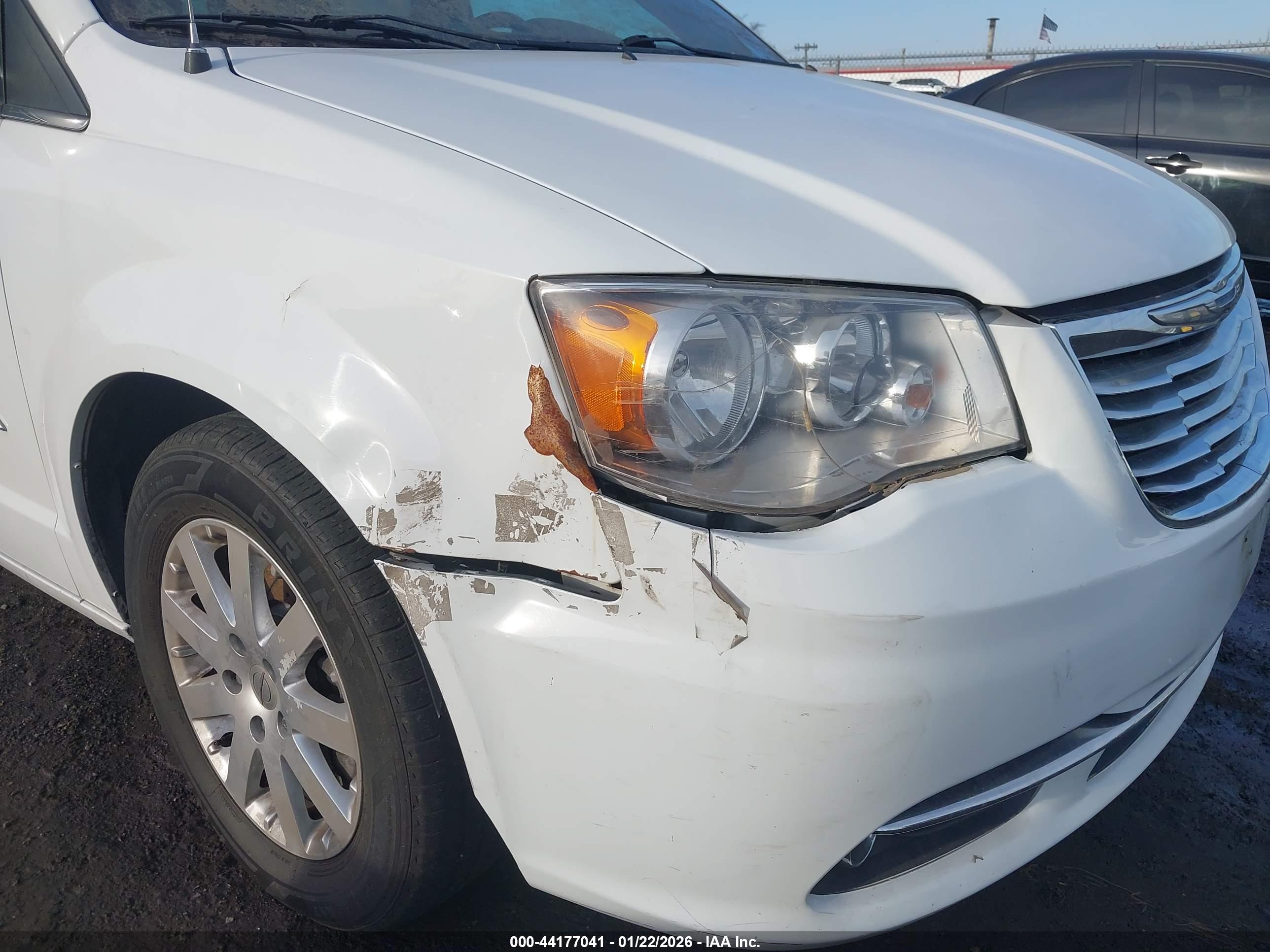 CHRYSLER TOWN image 6