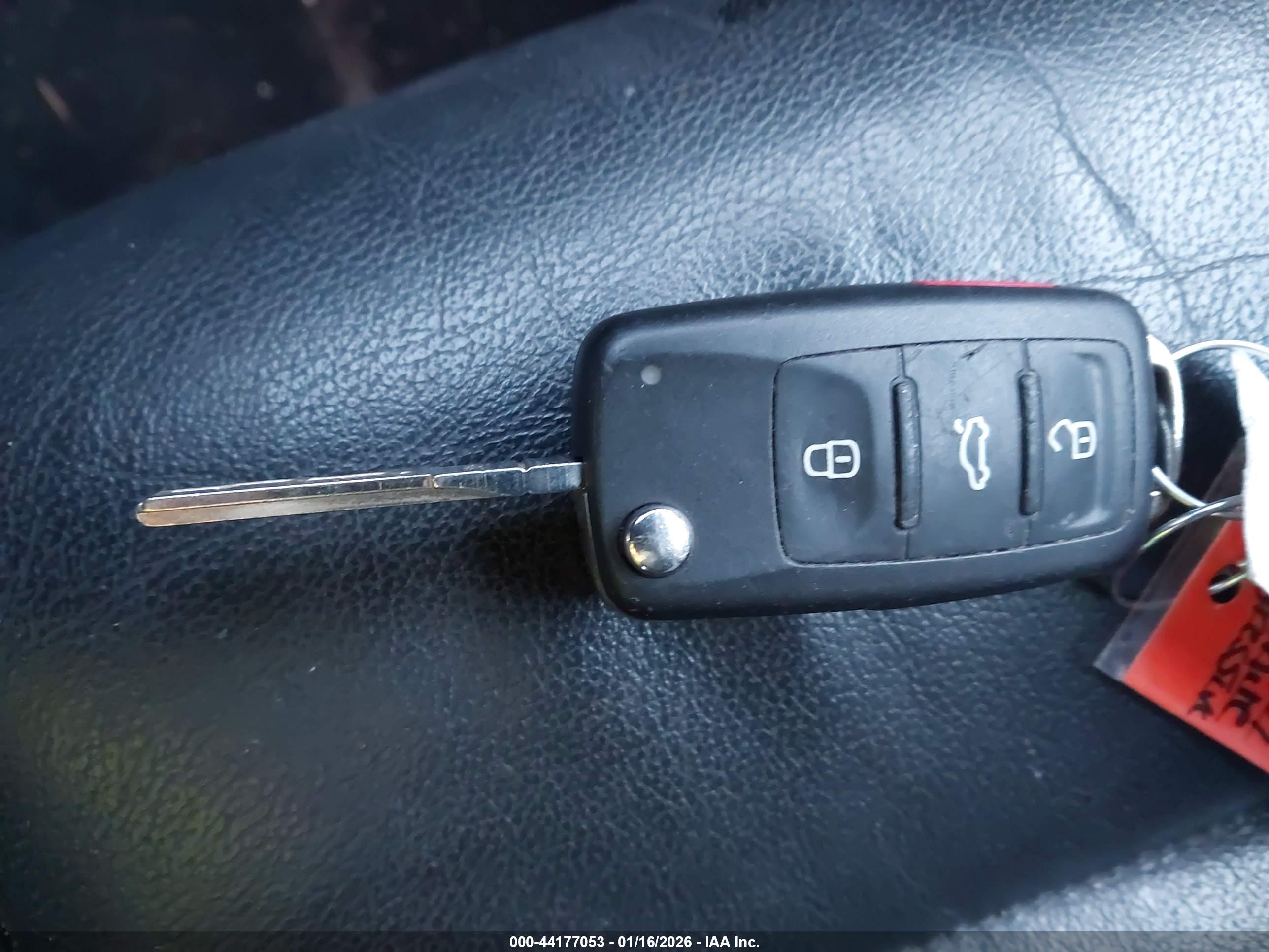 VOLKSWAGEN TIGUAN image 11