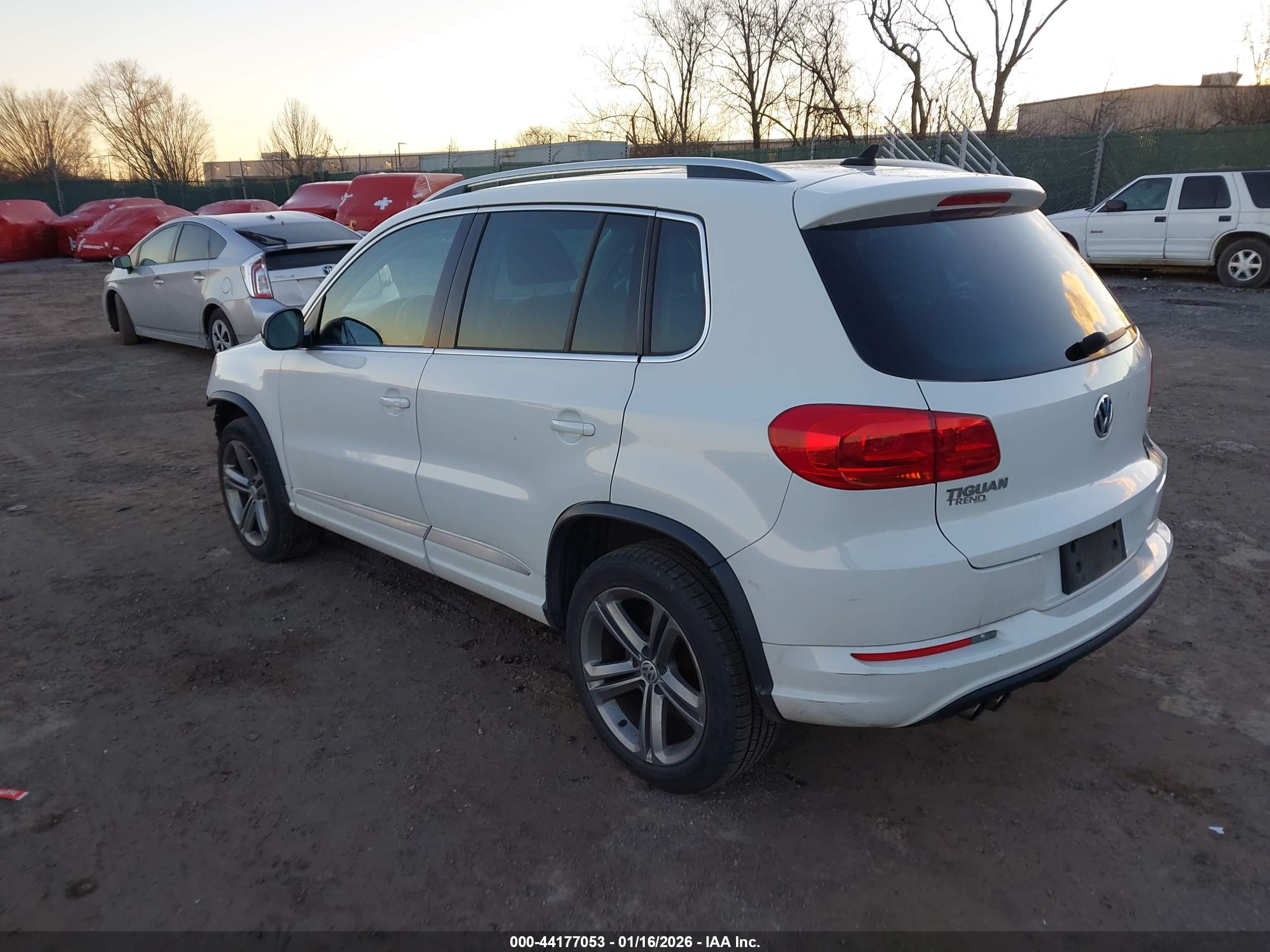 VOLKSWAGEN TIGUAN image 3