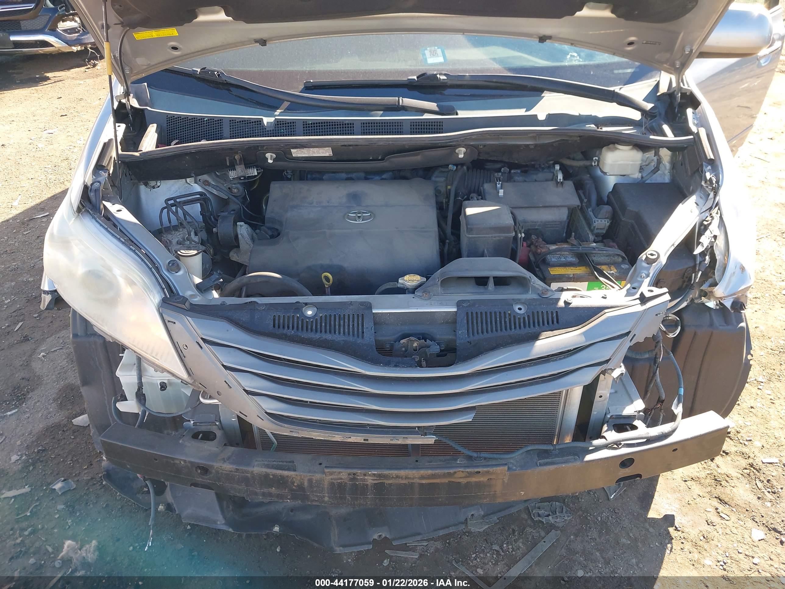 TOYOTA SIENNA image 10