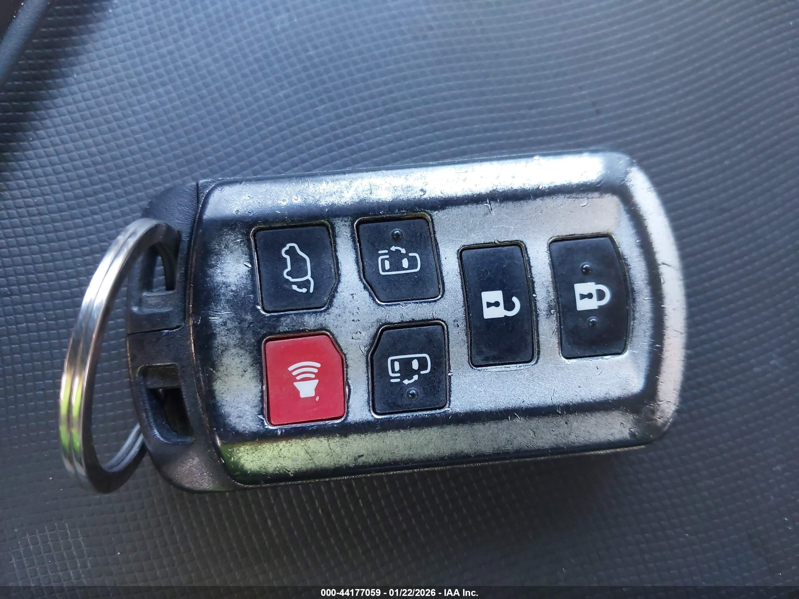 TOYOTA SIENNA image 11