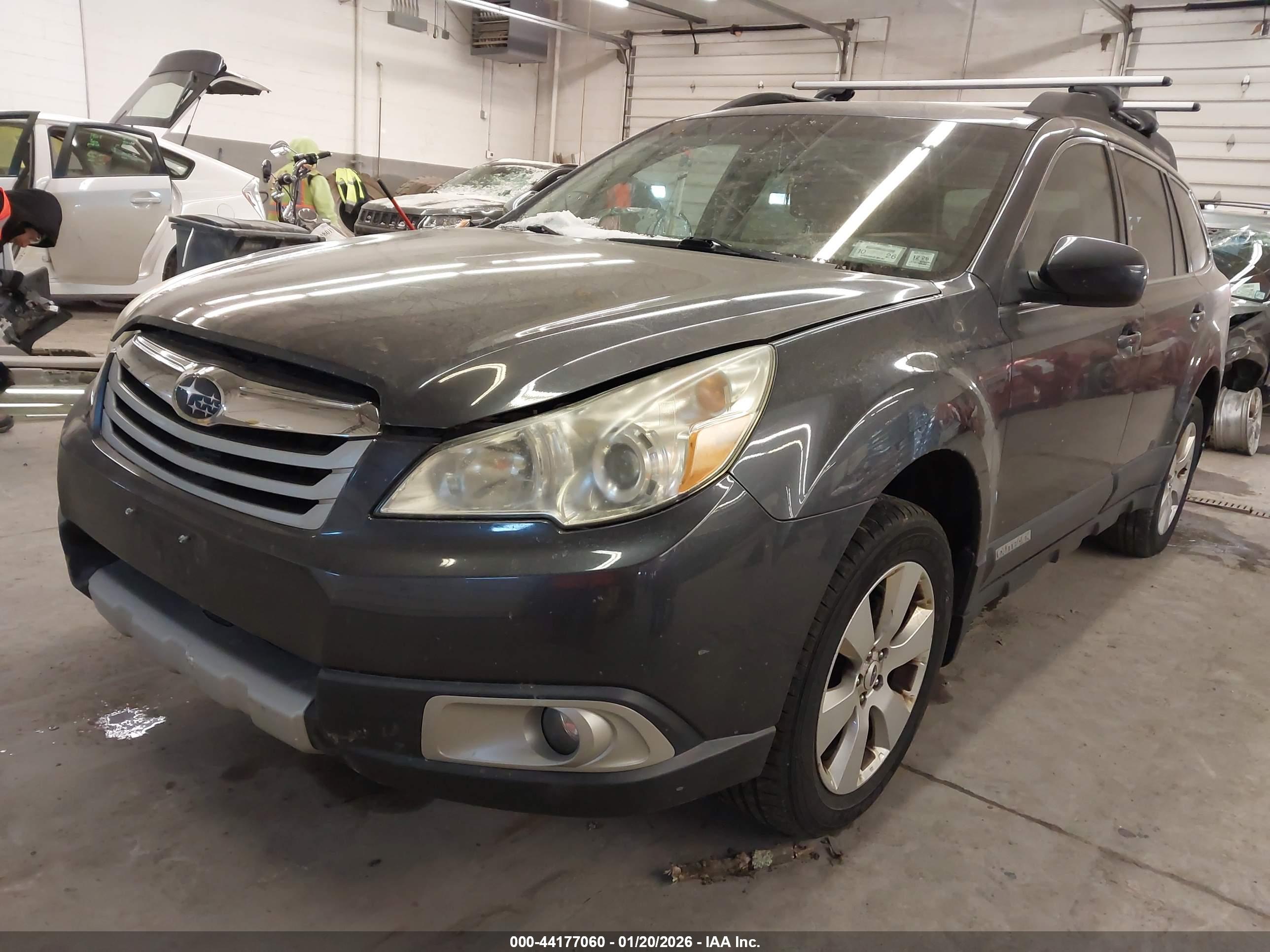 SUBARU OUTBACK image 2