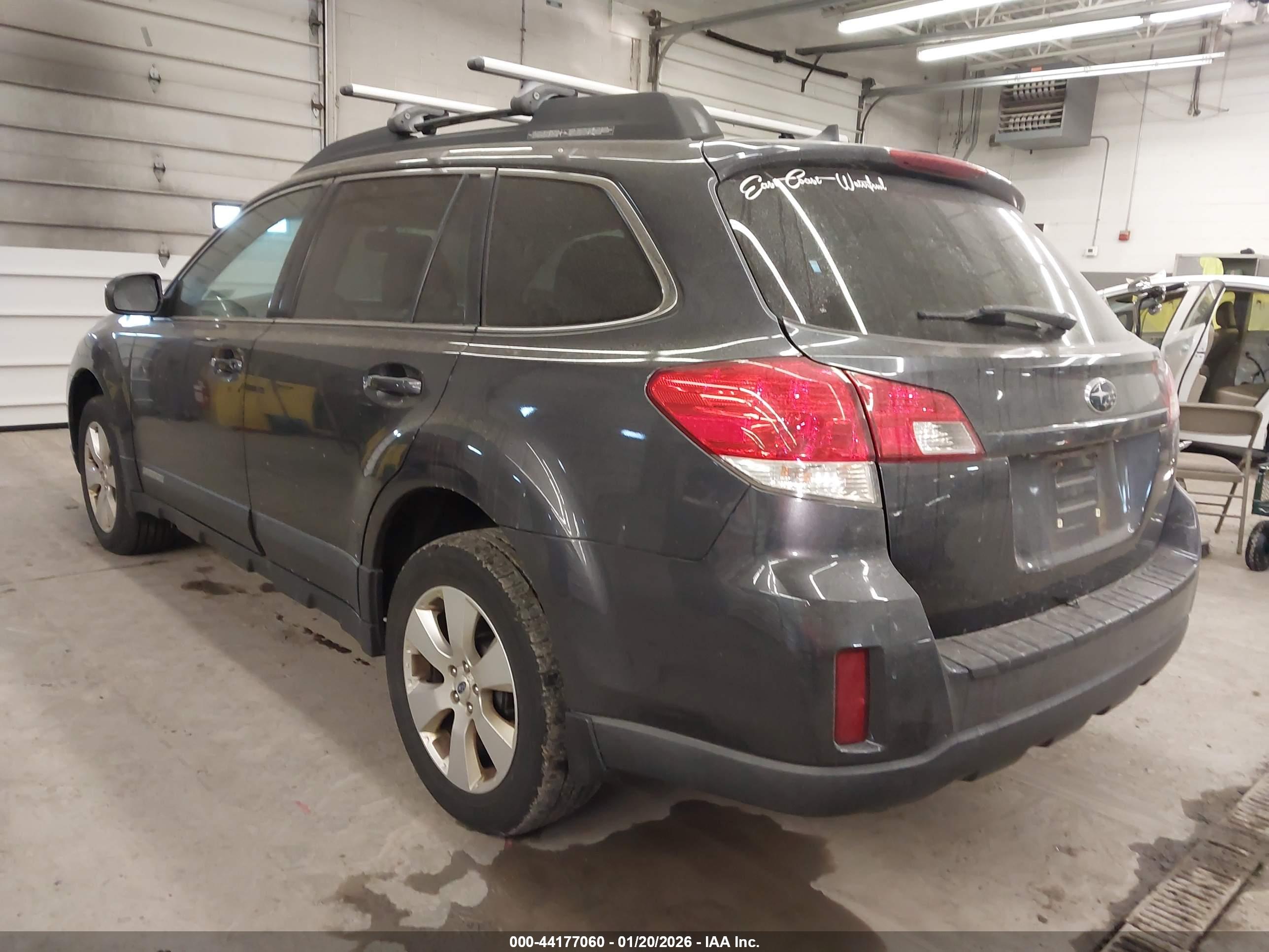 SUBARU OUTBACK image 3