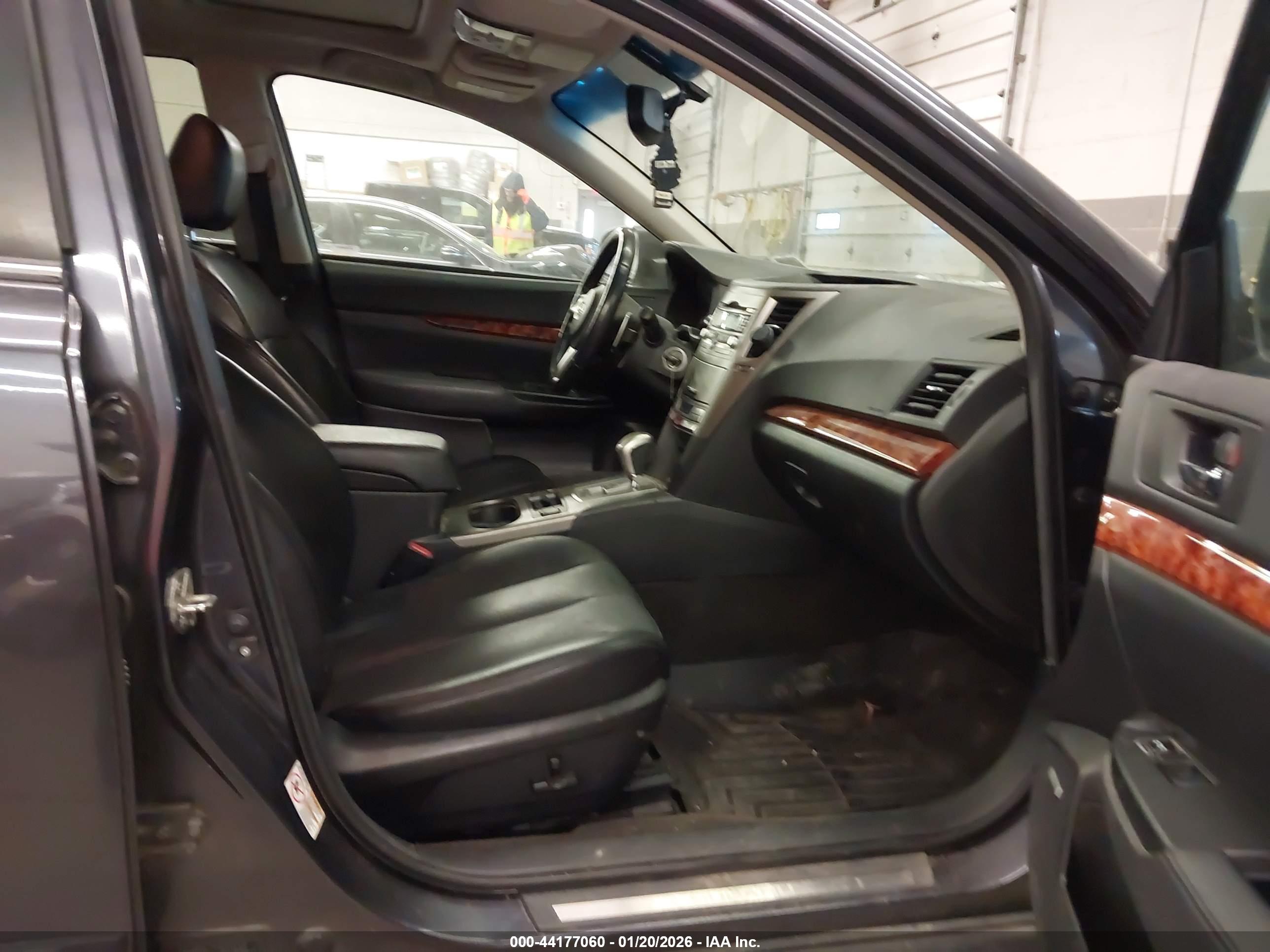 SUBARU OUTBACK image 5