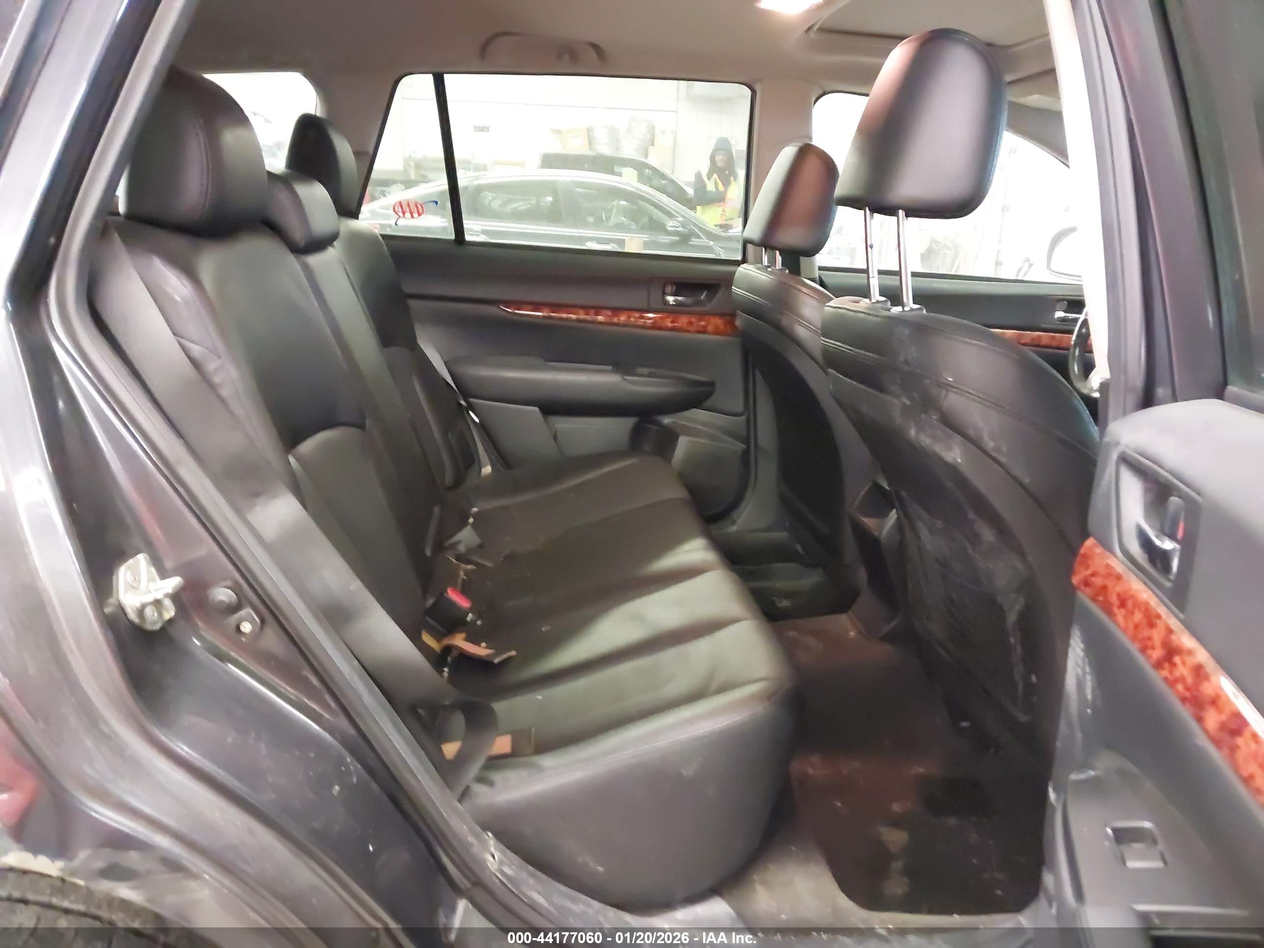 SUBARU OUTBACK image 8