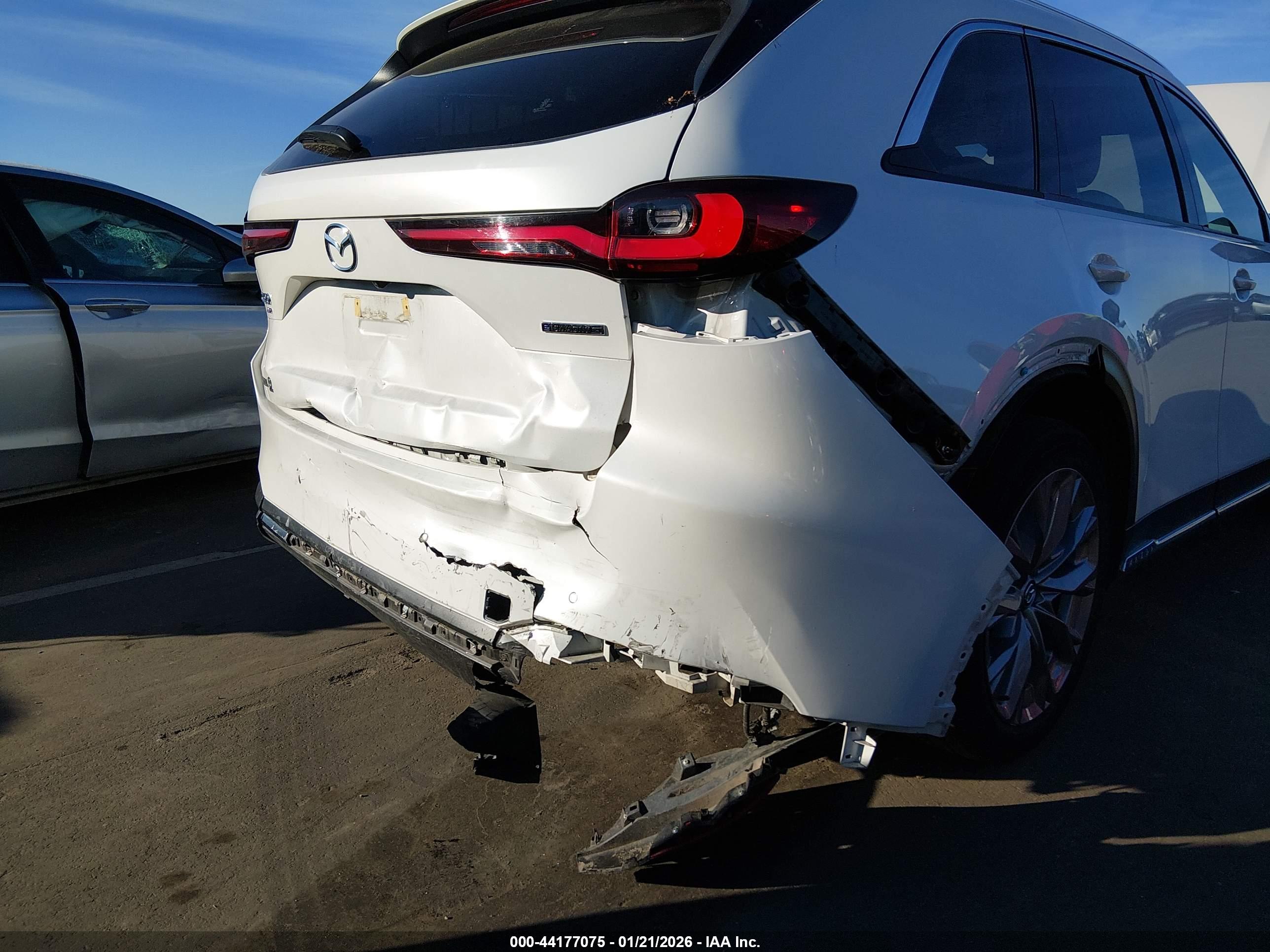 MAZDA CX-90 image 6