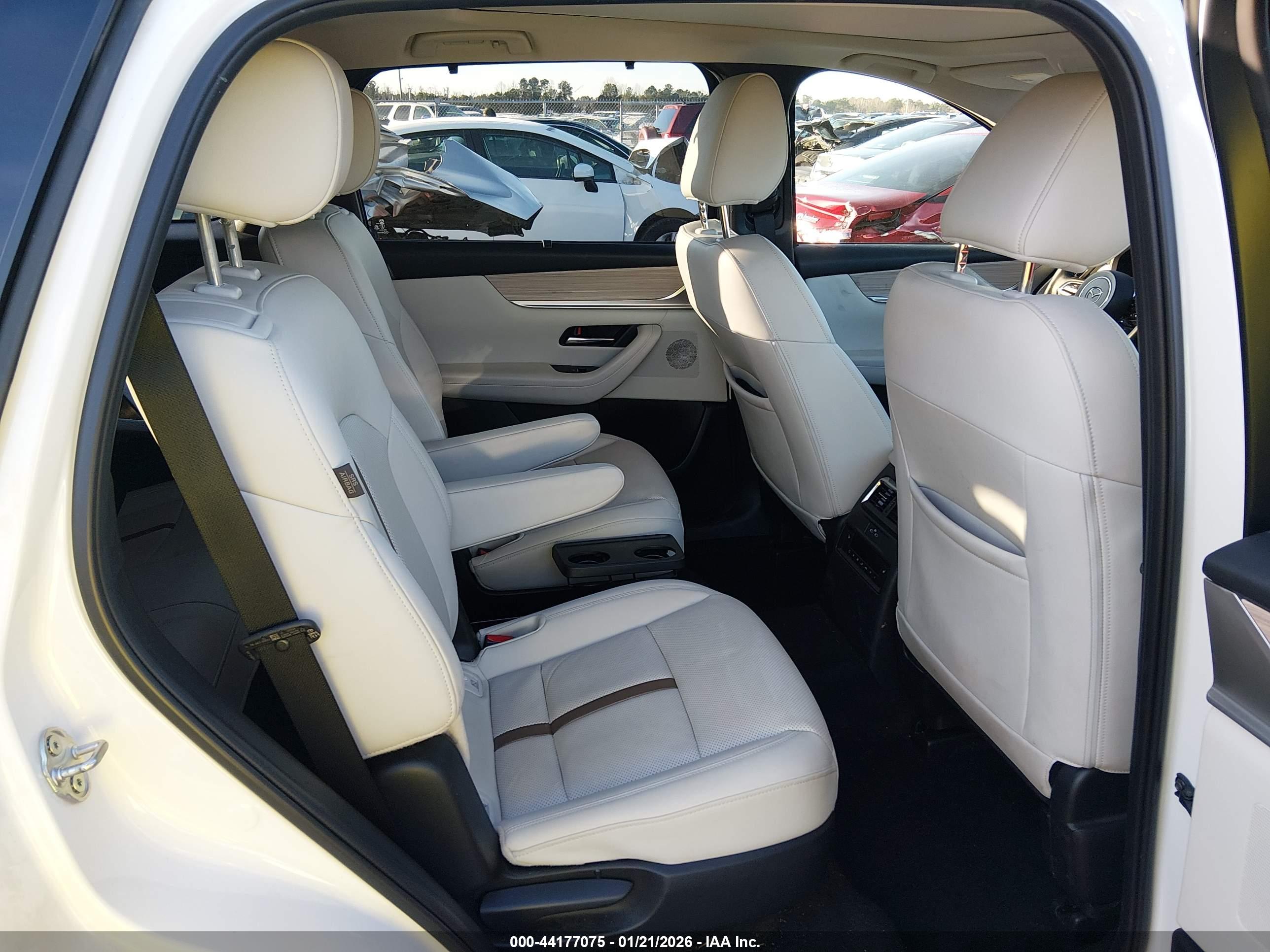MAZDA CX-90 image 8