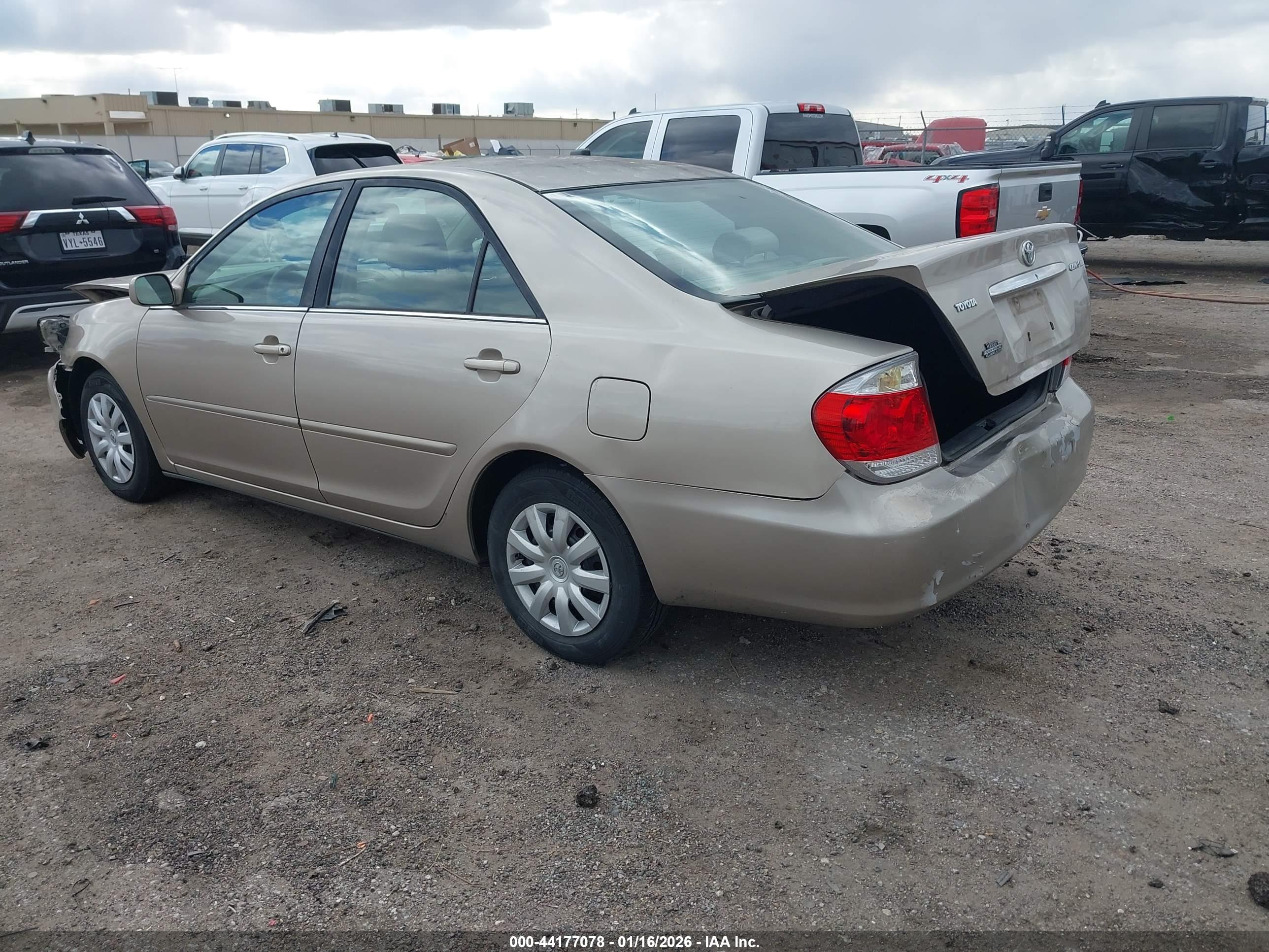 TOYOTA CAMRY image 3