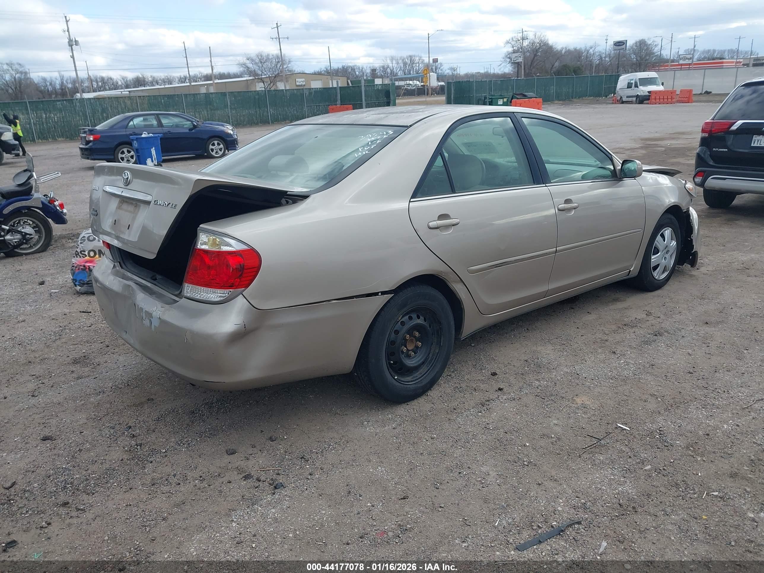 TOYOTA CAMRY image 4