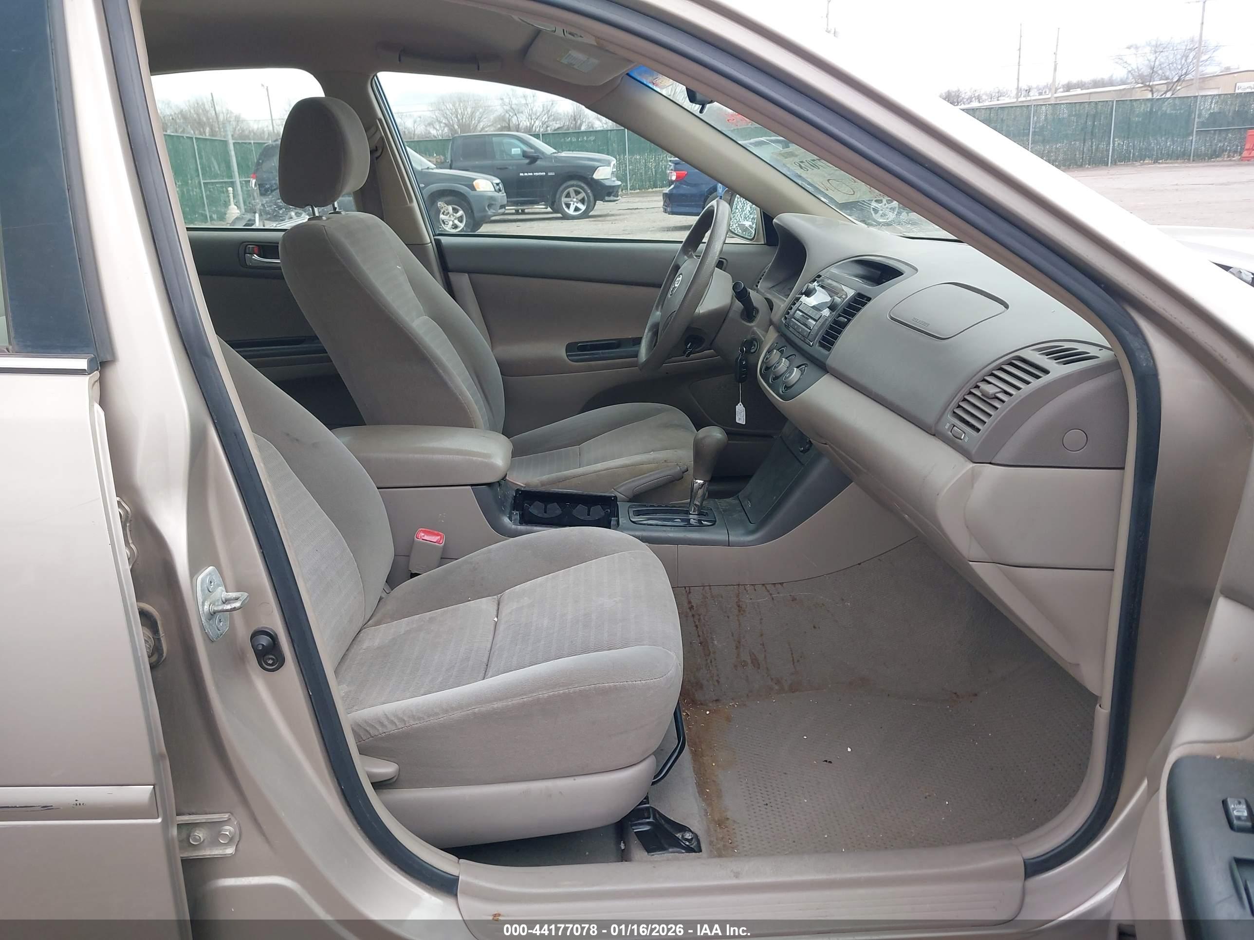 TOYOTA CAMRY image 5