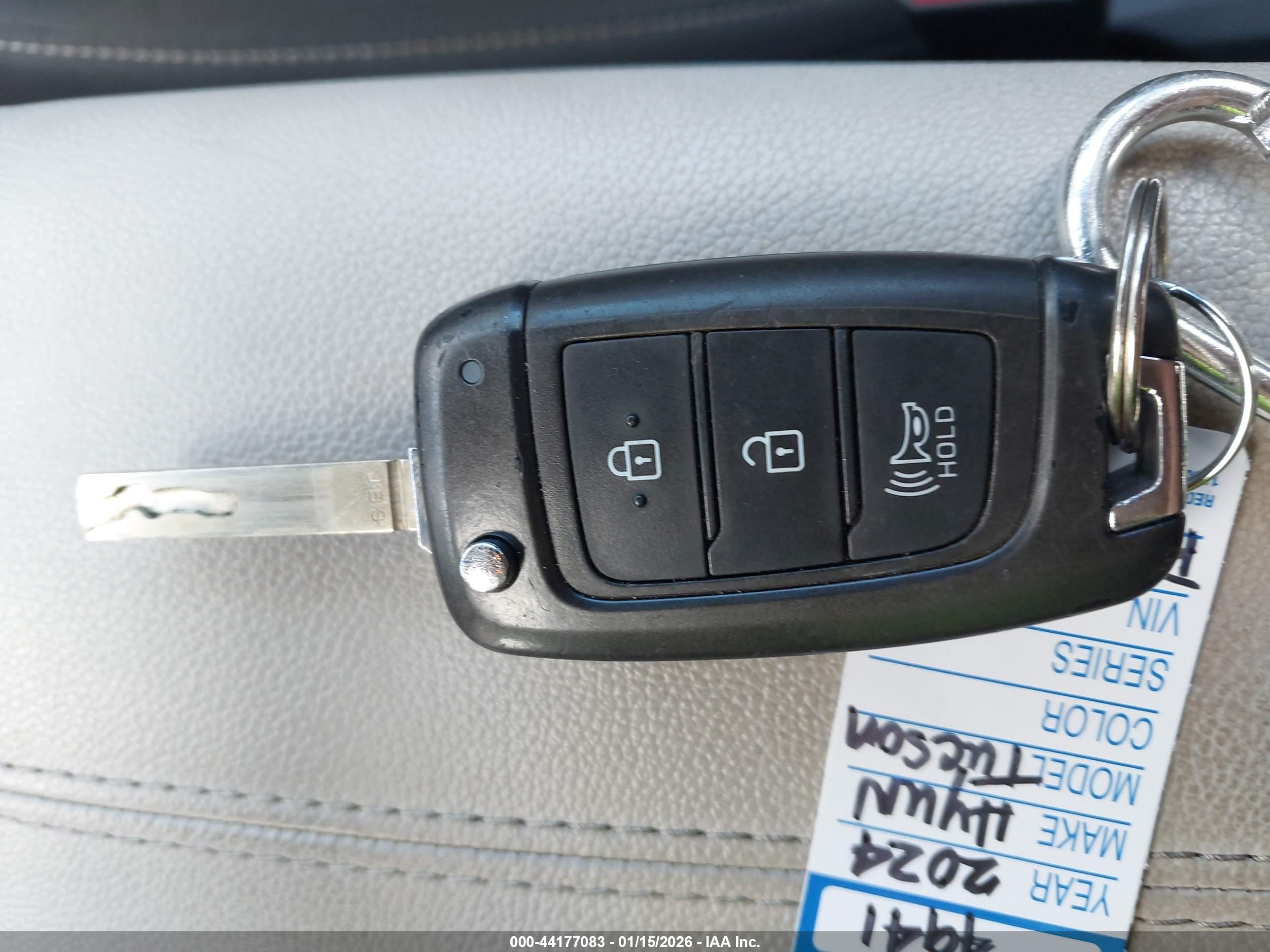 HYUNDAI TUCSON image 11