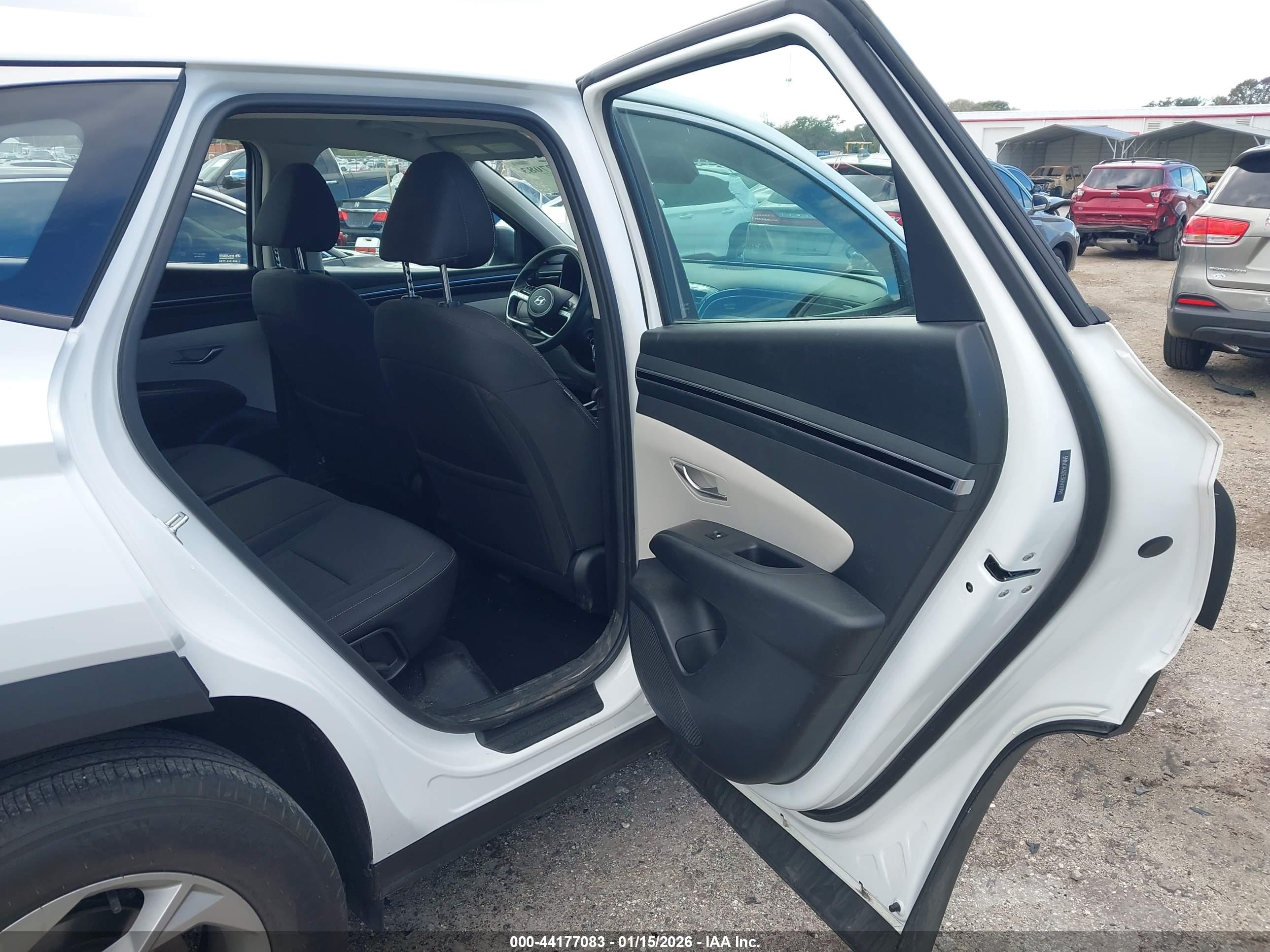 HYUNDAI TUCSON image 8