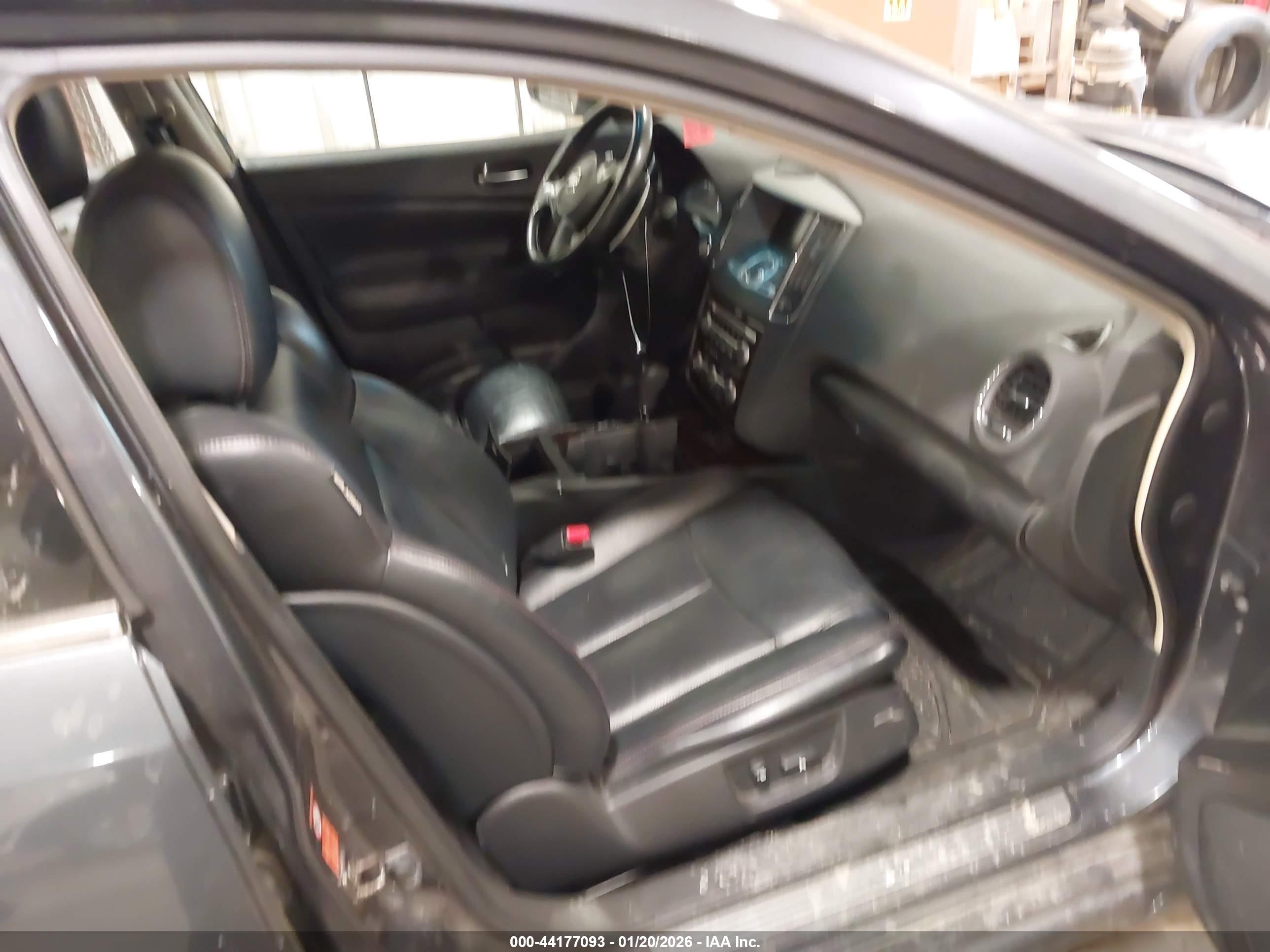 NISSAN MAXIMA image 5