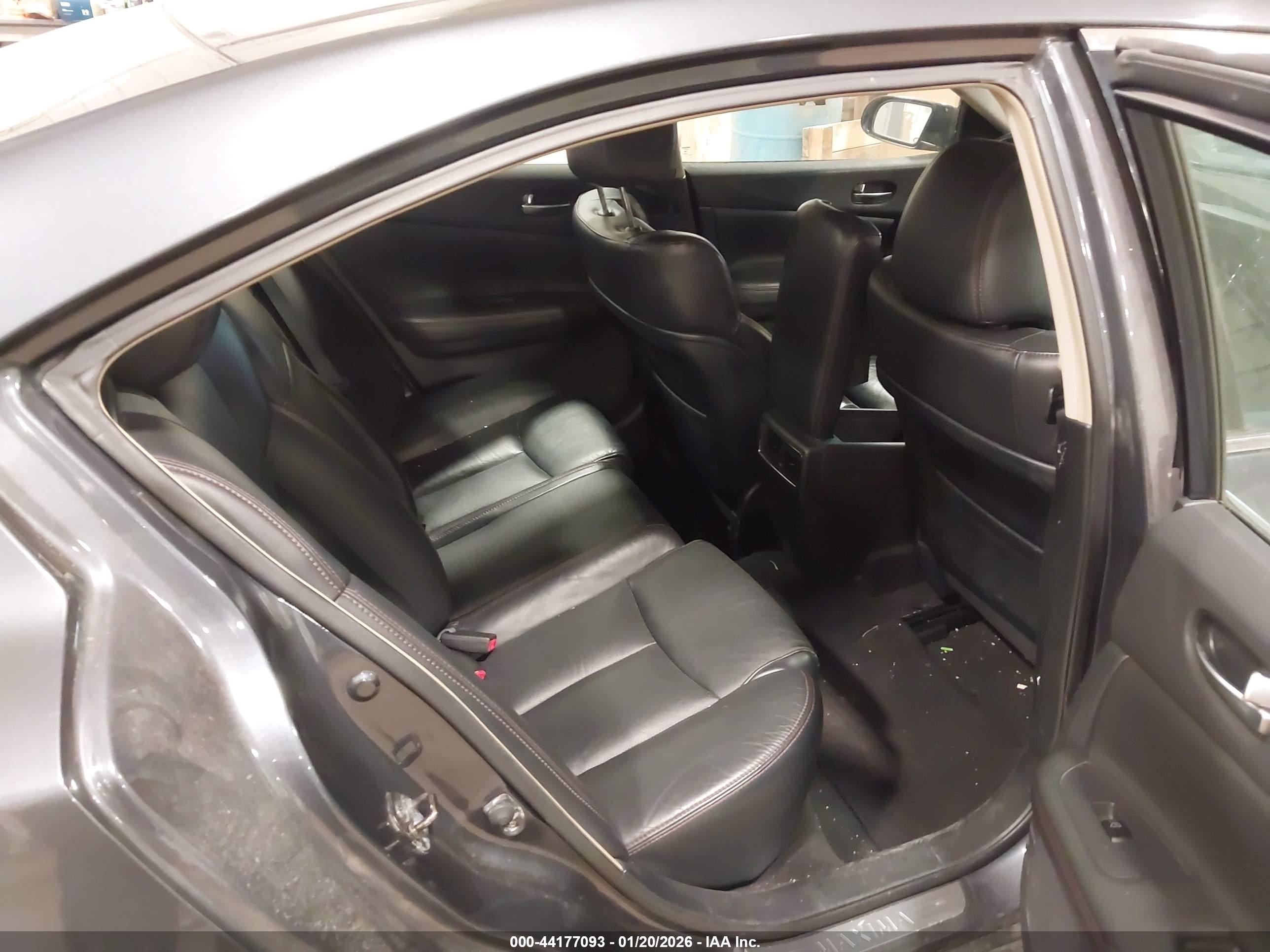 NISSAN MAXIMA image 8