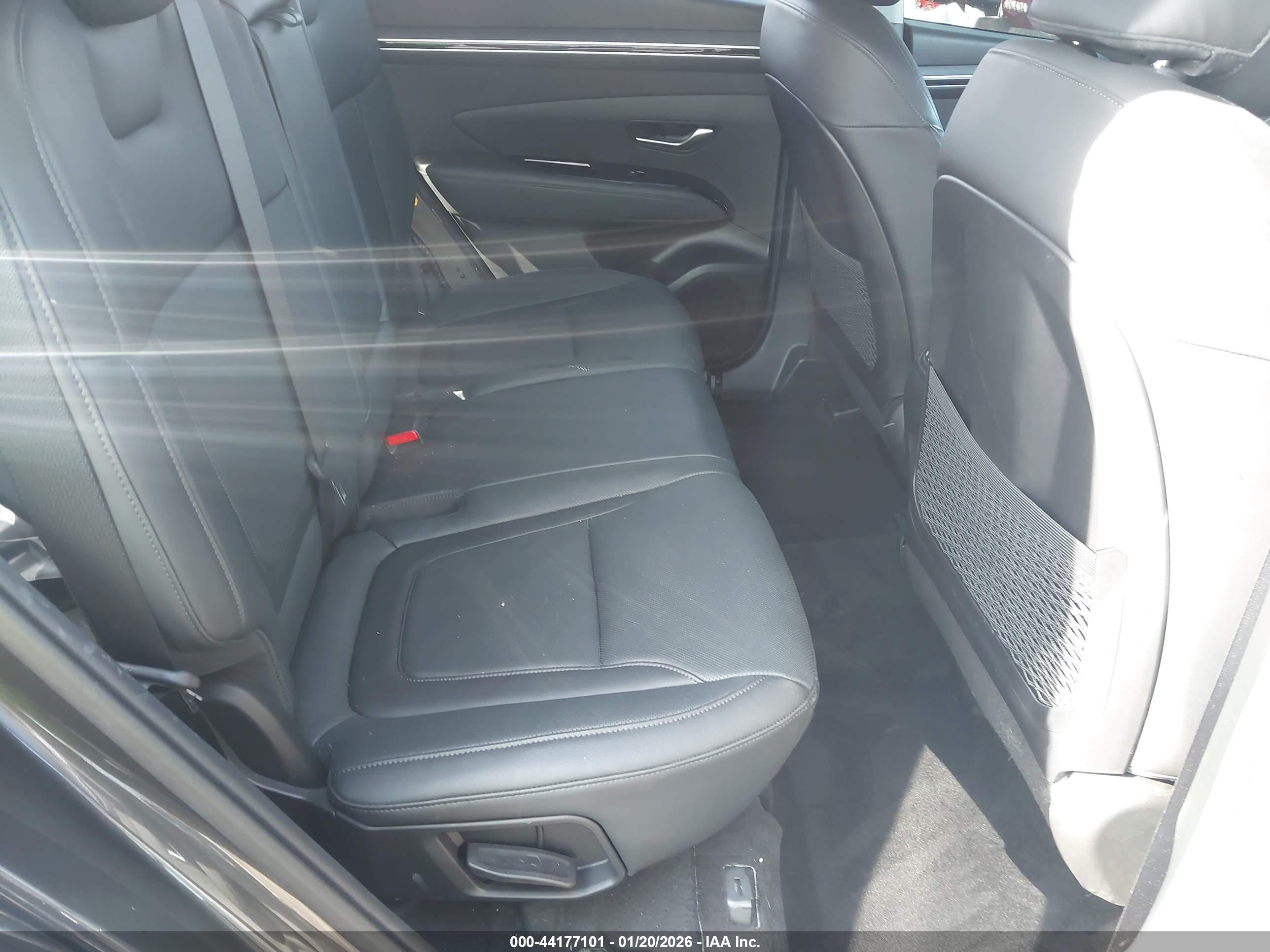 HYUNDAI TUCSON image 8