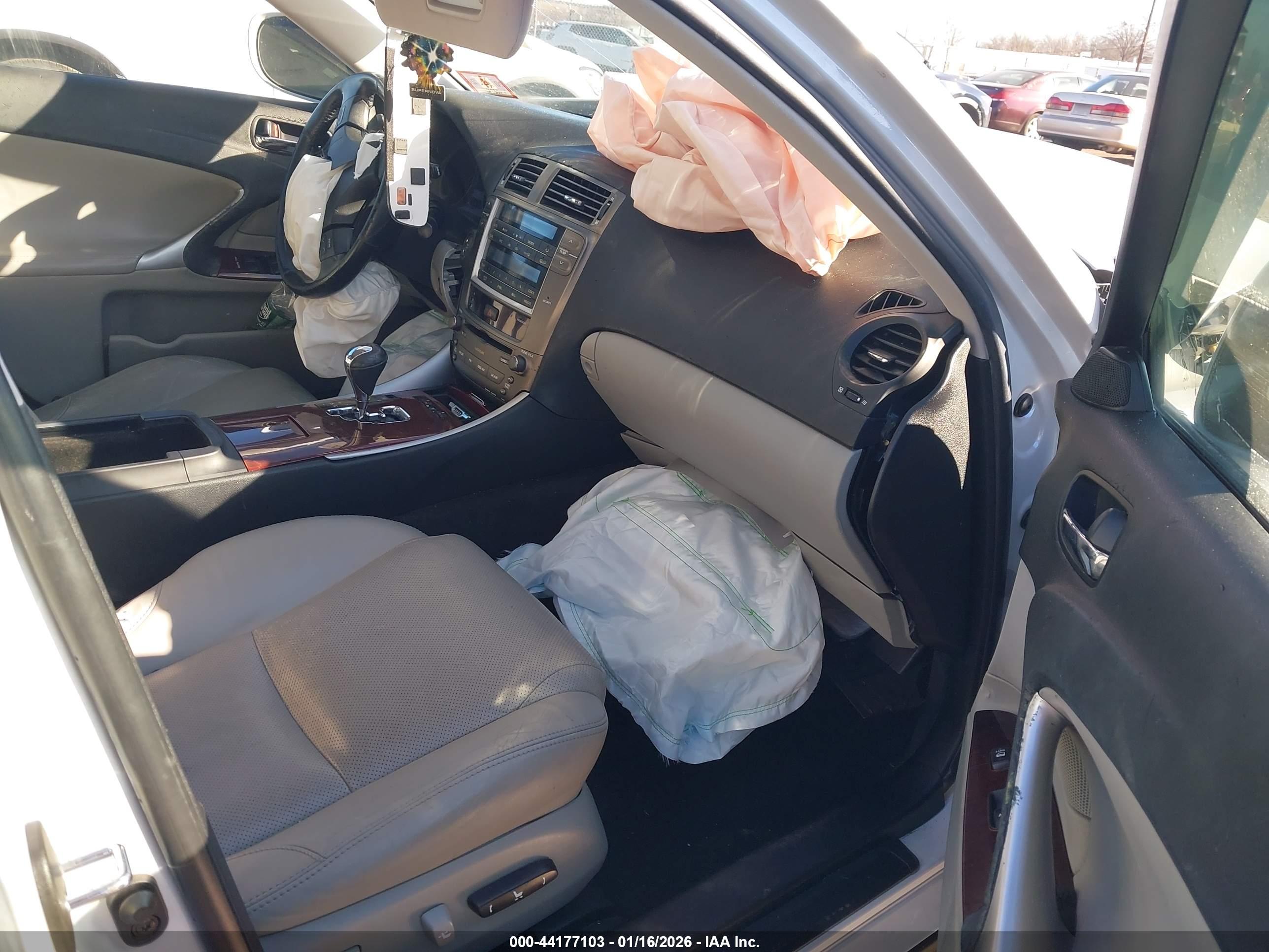 LEXUS IS image 5