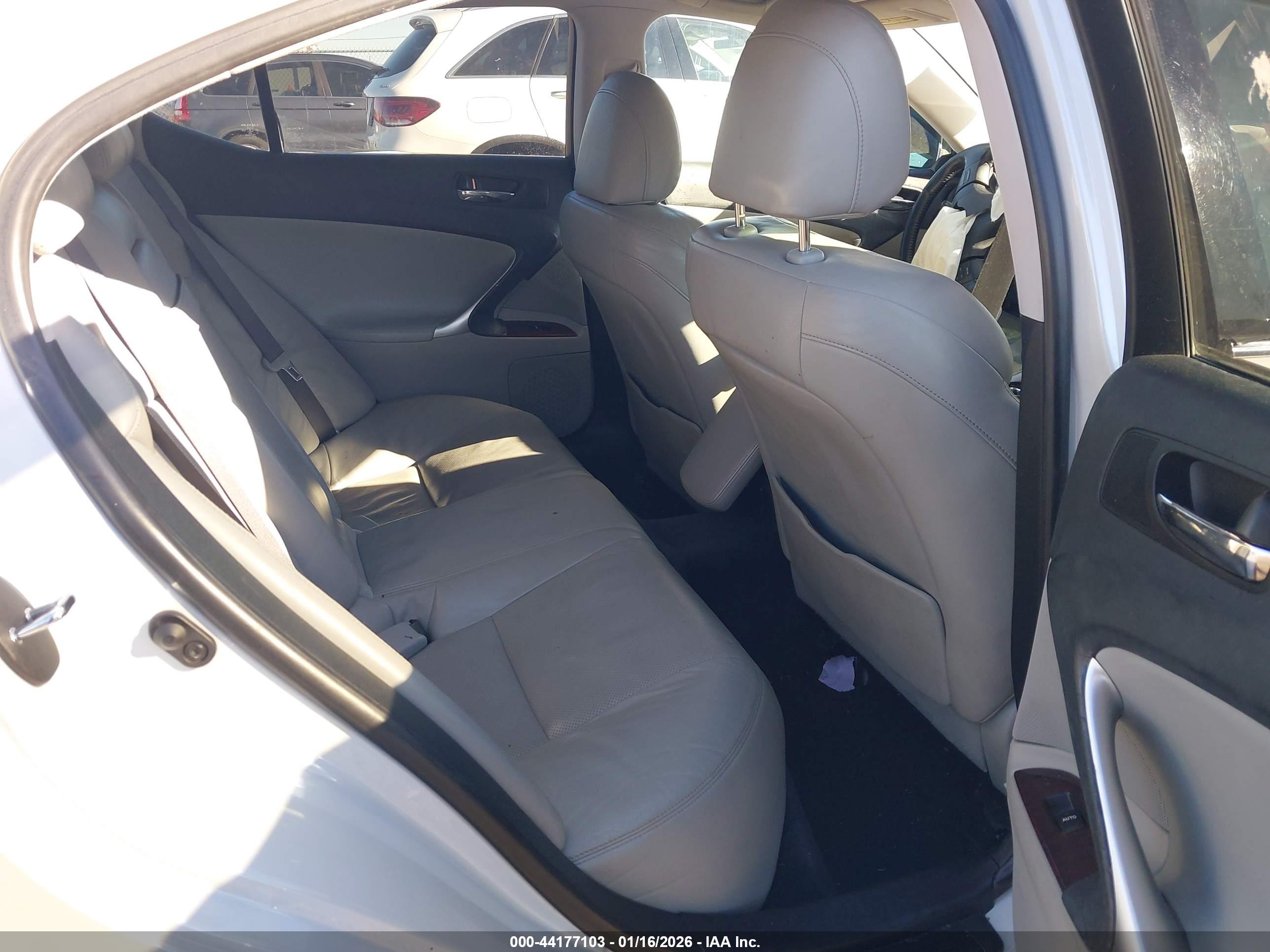 LEXUS IS image 8