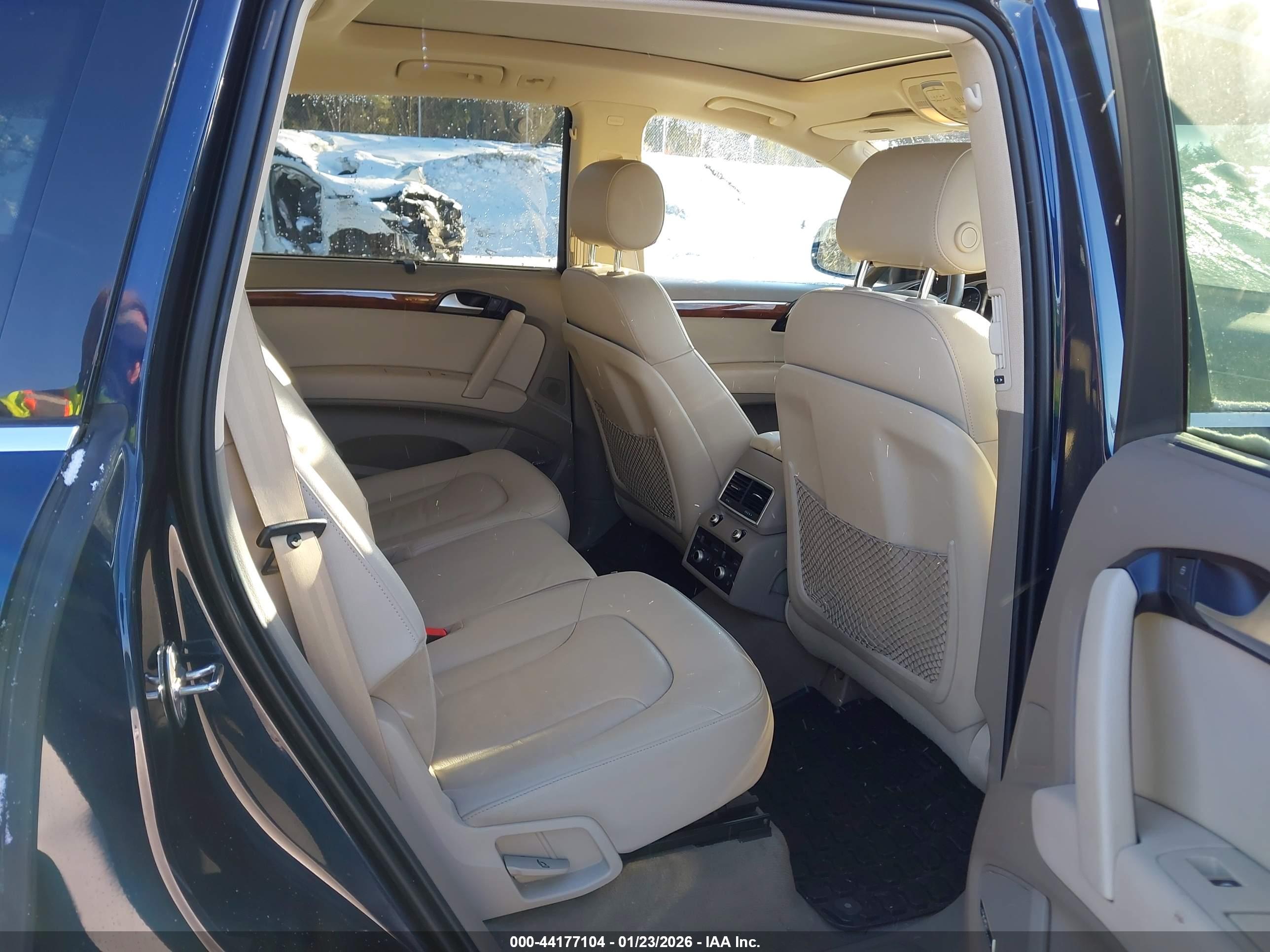 AUDI Q7 image 8