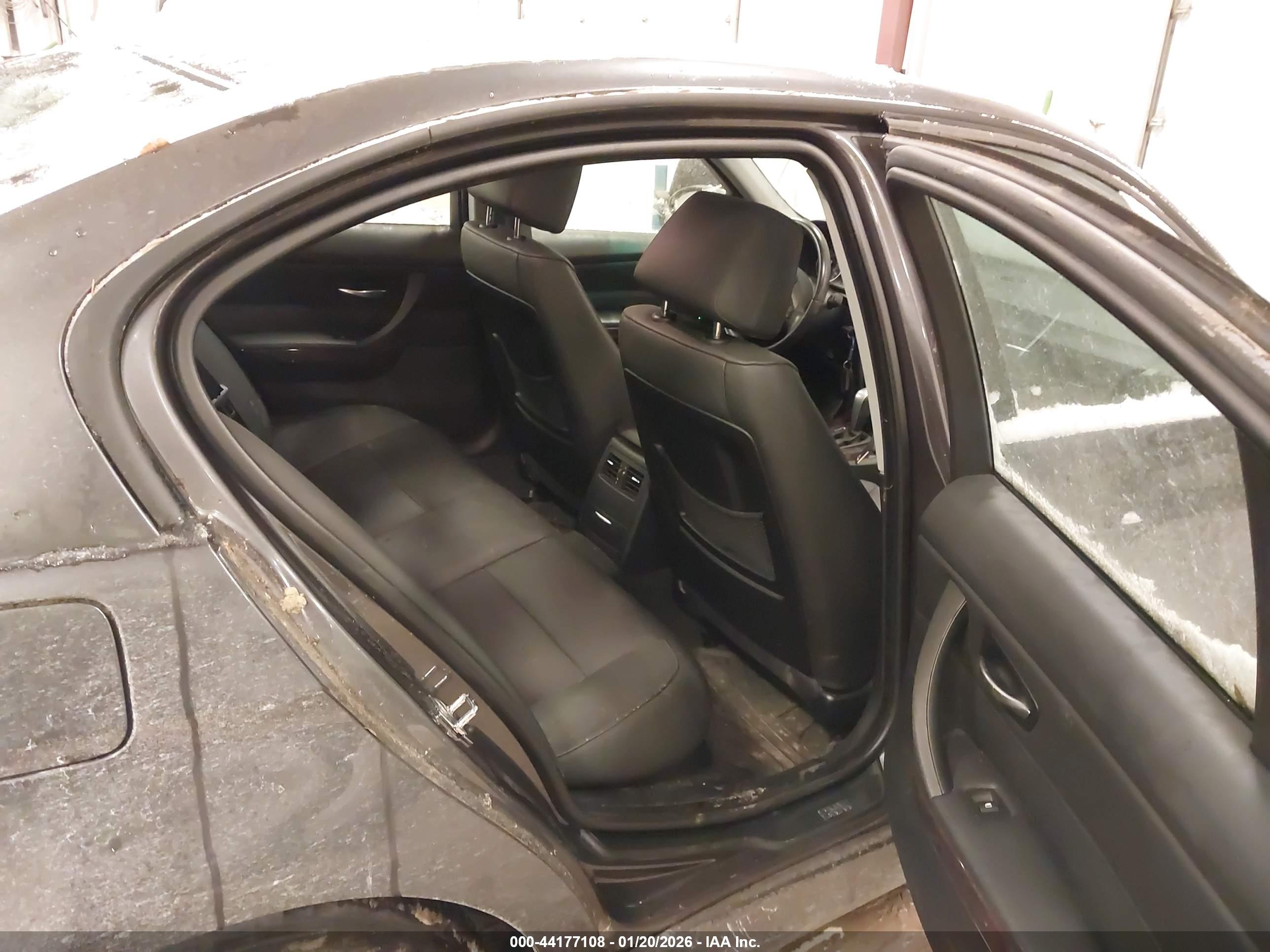 BMW 328XI image 8