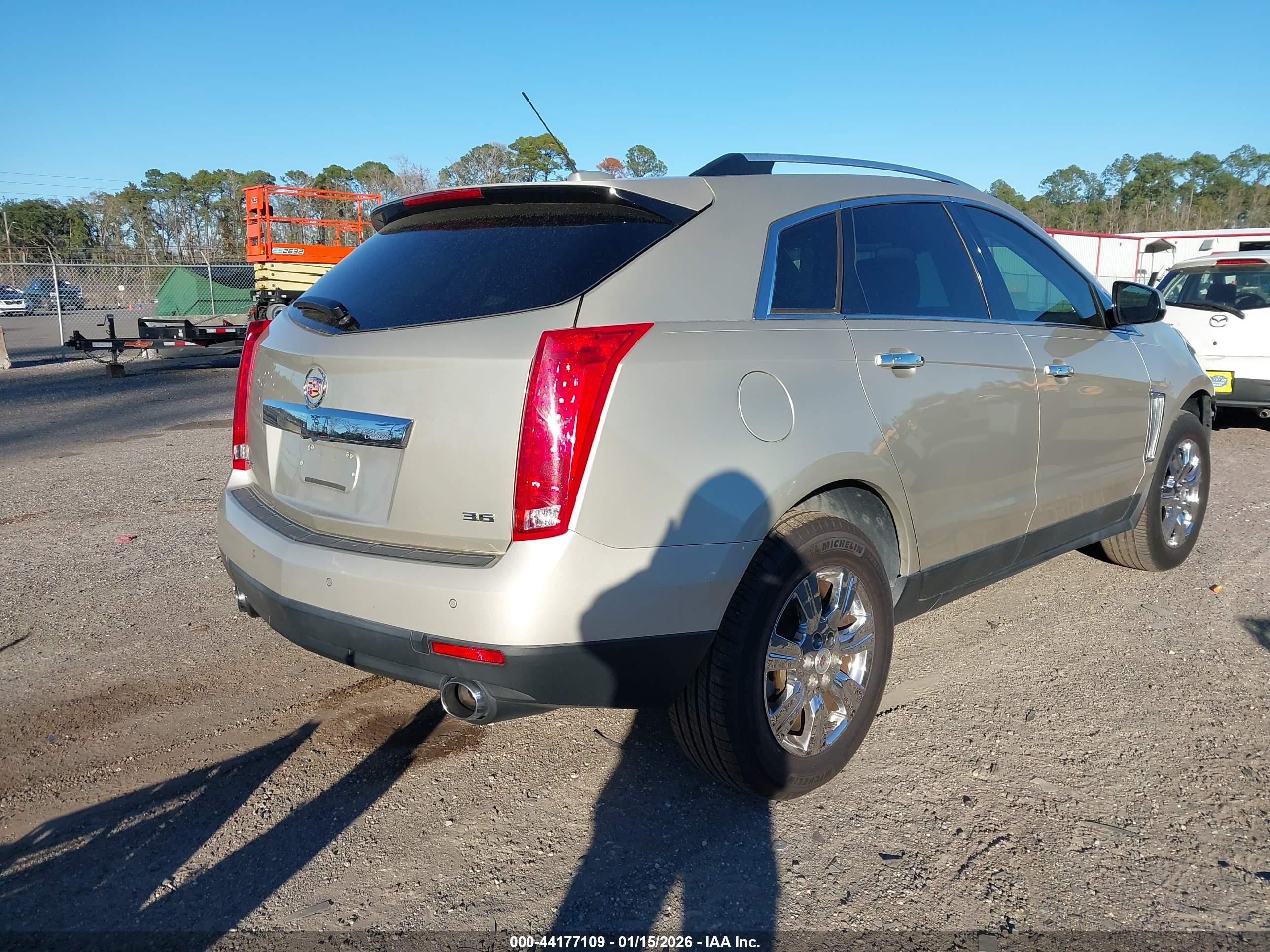 CADILLAC SRX image 4