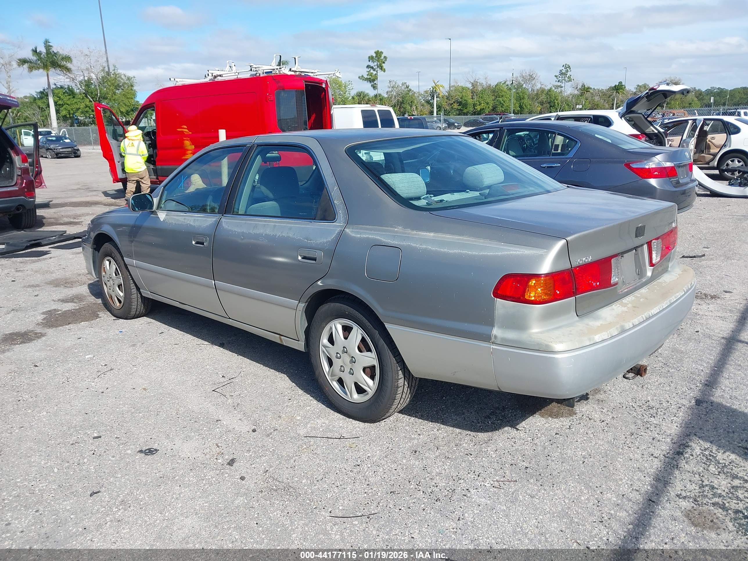 TOYOTA CAMRY image 3