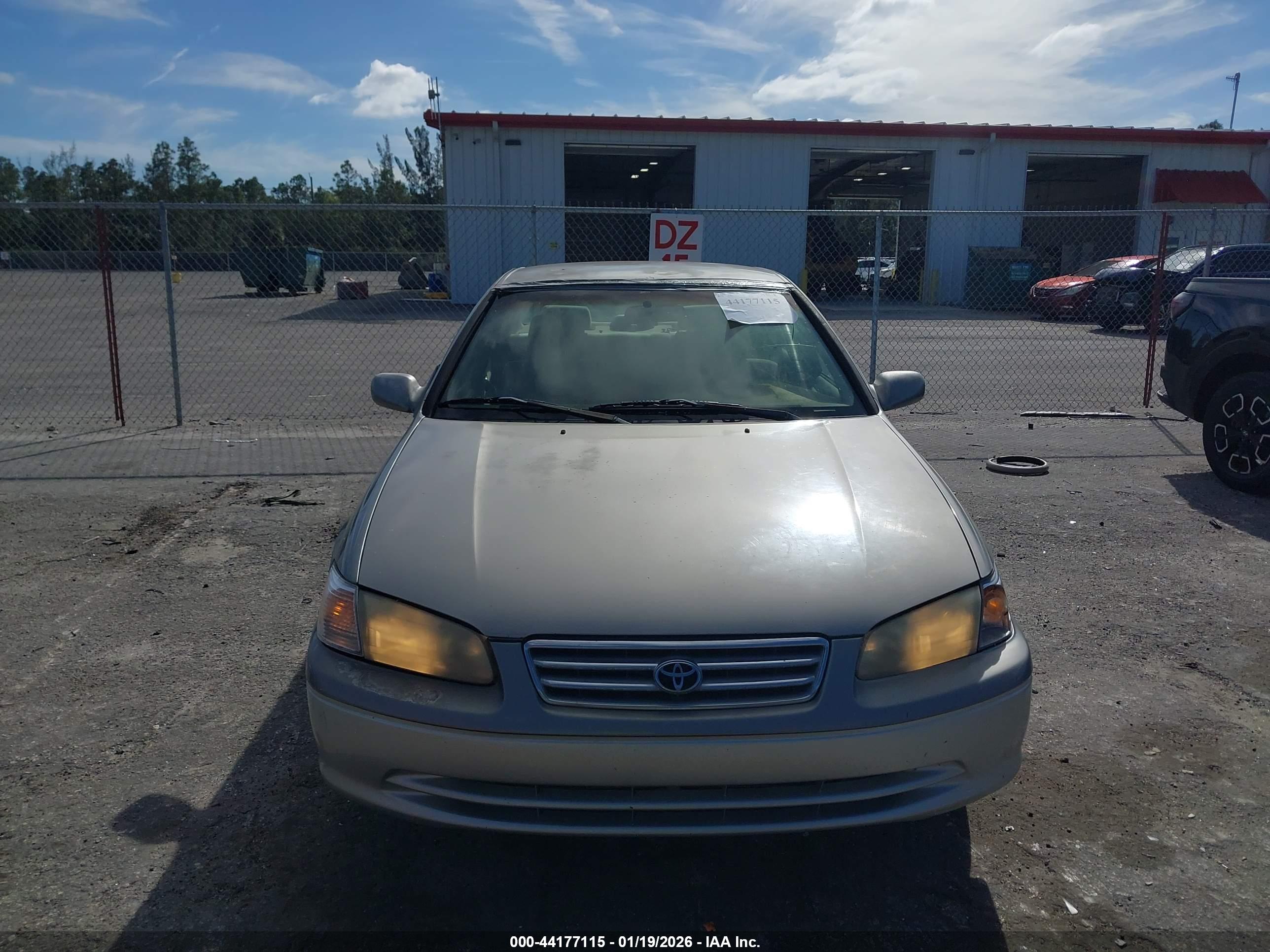 TOYOTA CAMRY image 6