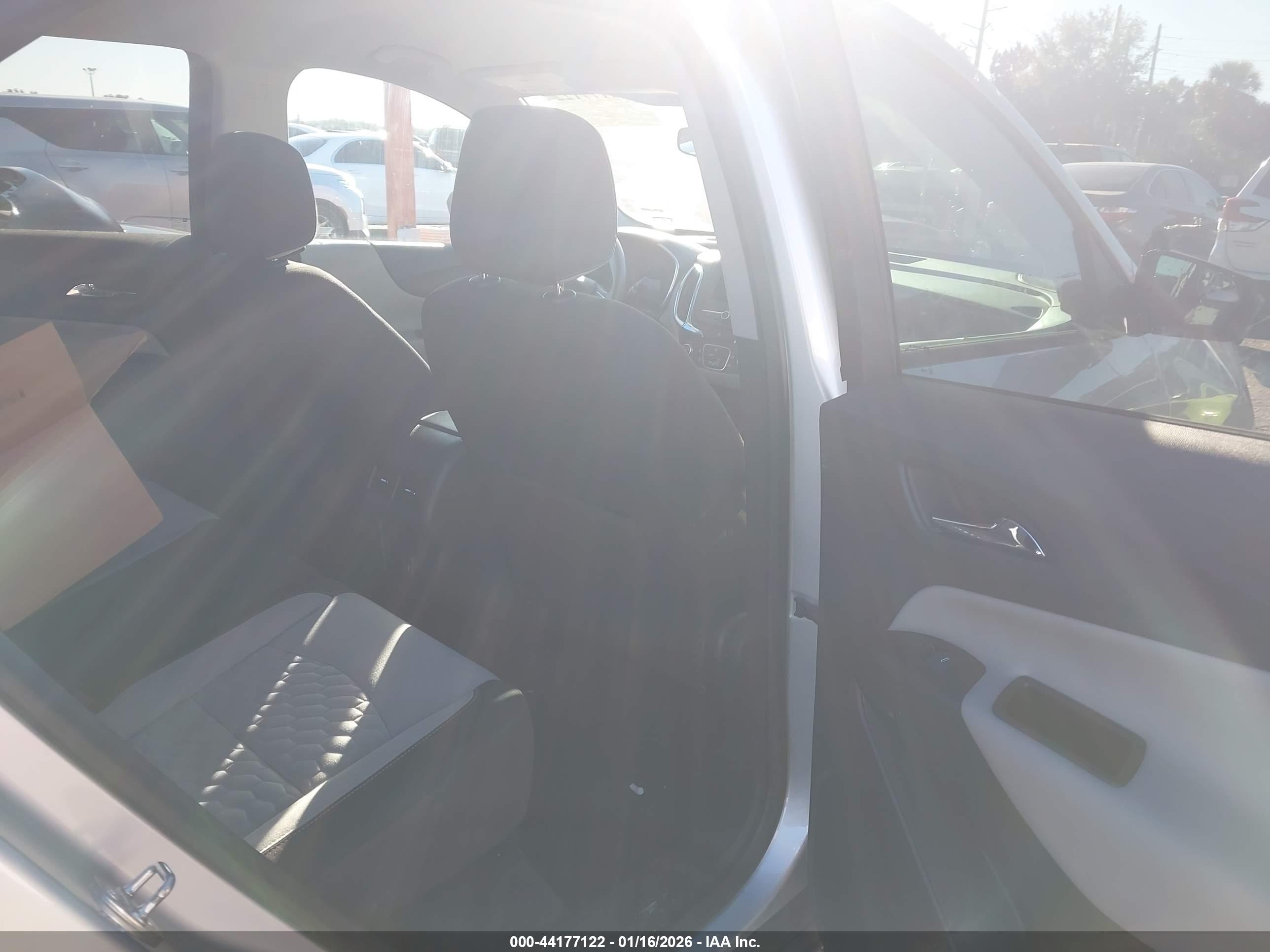 CHEVROLET EQUINOX image 8
