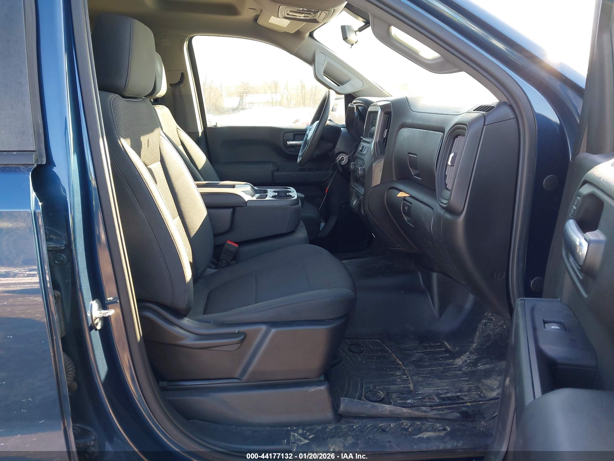 CHEVROLET SILVERADO image 5