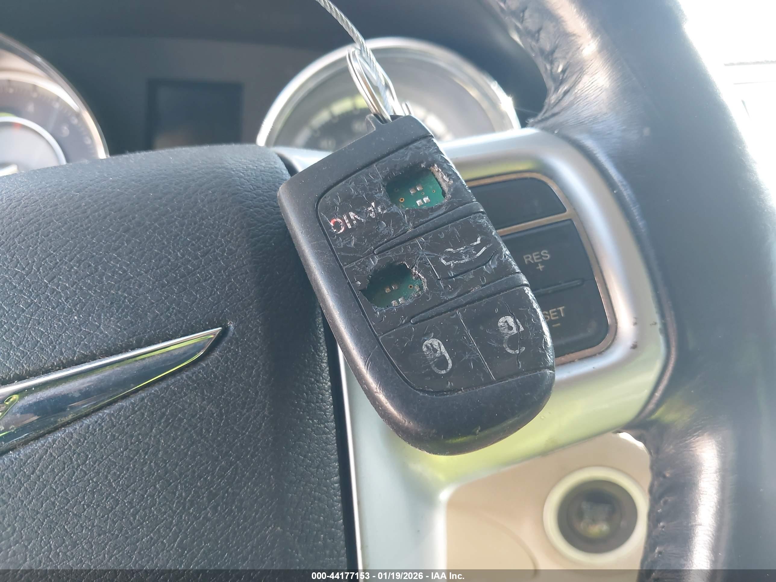 CHRYSLER 300 image 11
