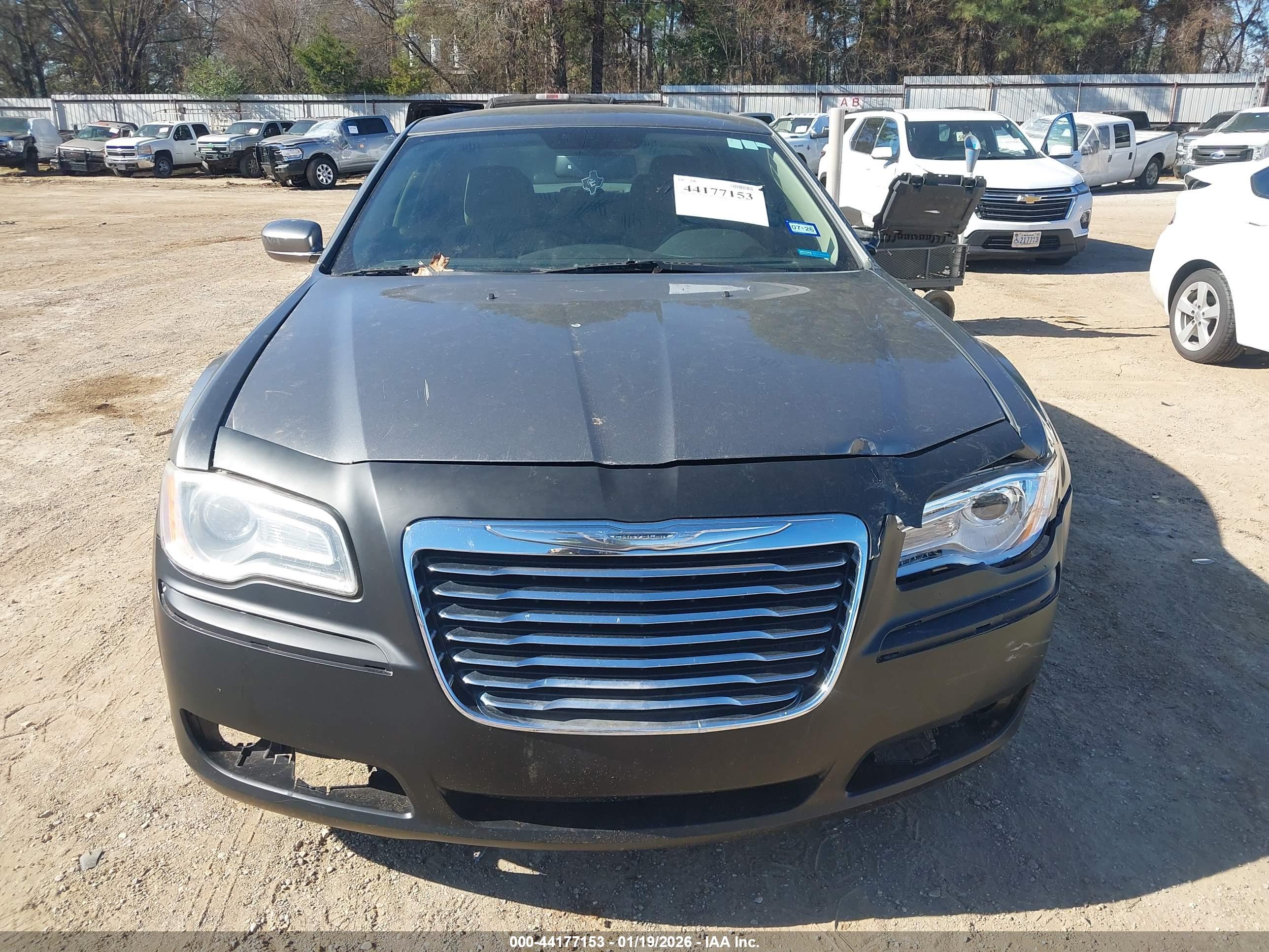 CHRYSLER 300 image 6