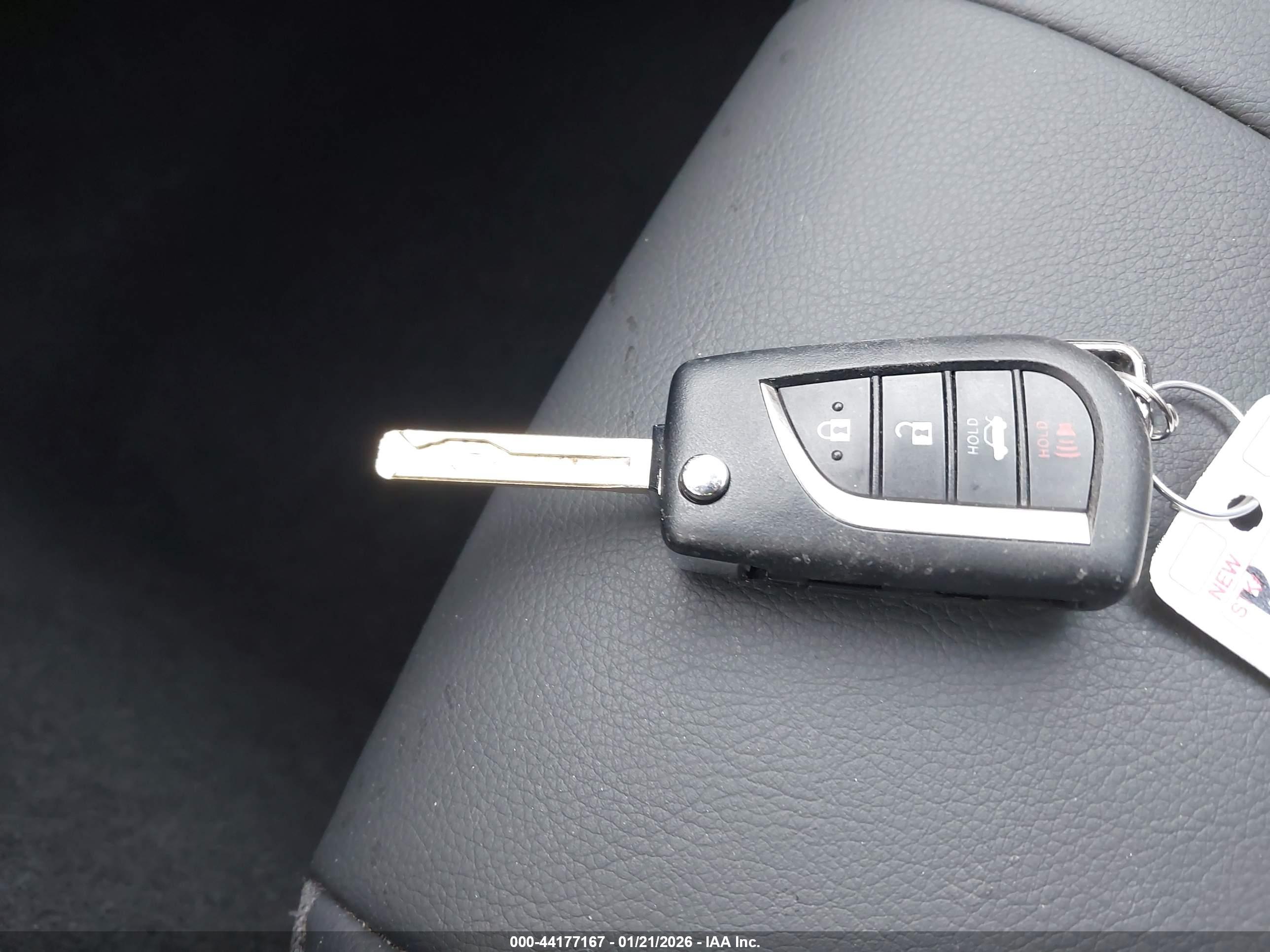 TOYOTA CAMRY image 11