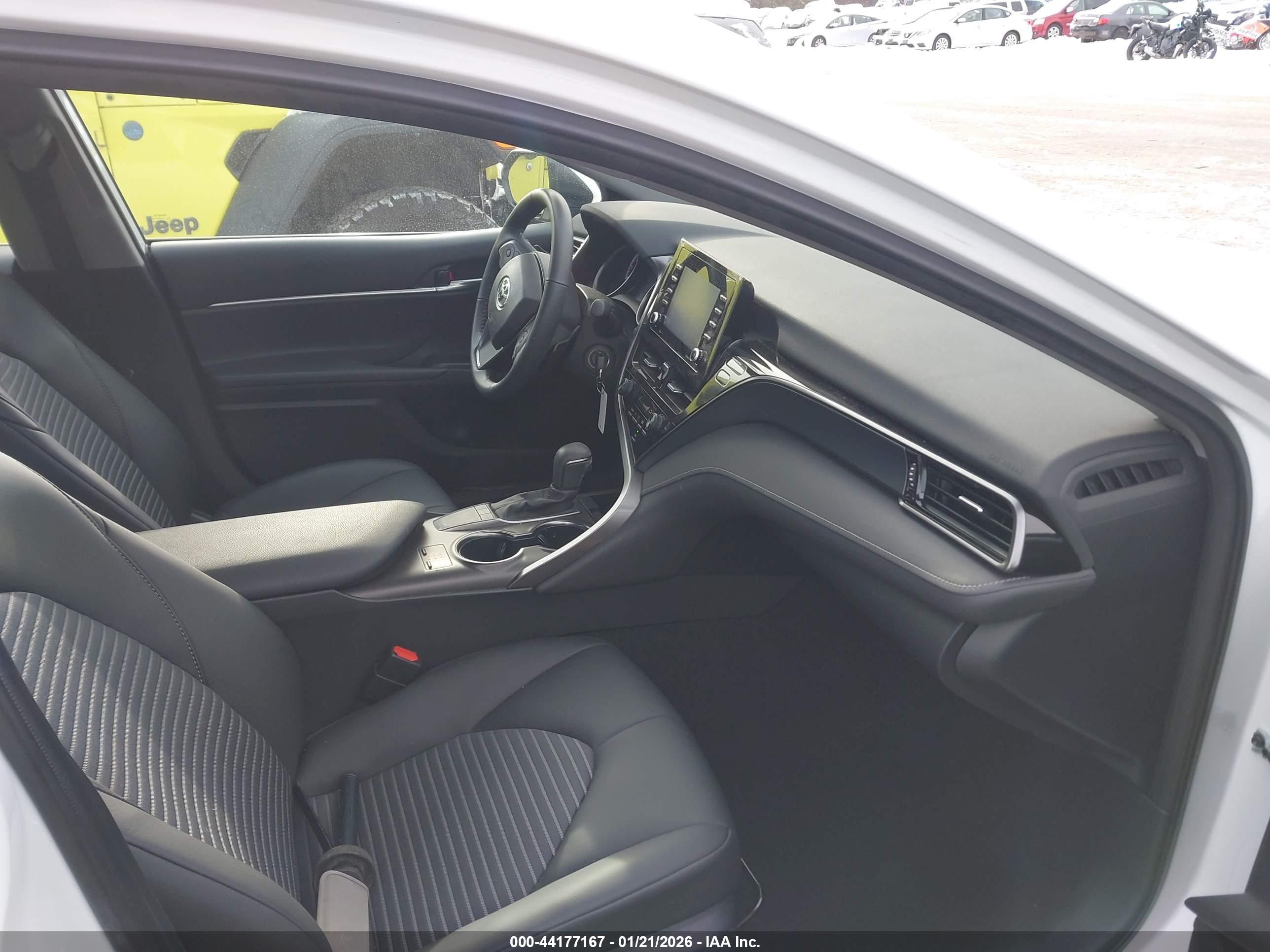 TOYOTA CAMRY image 5