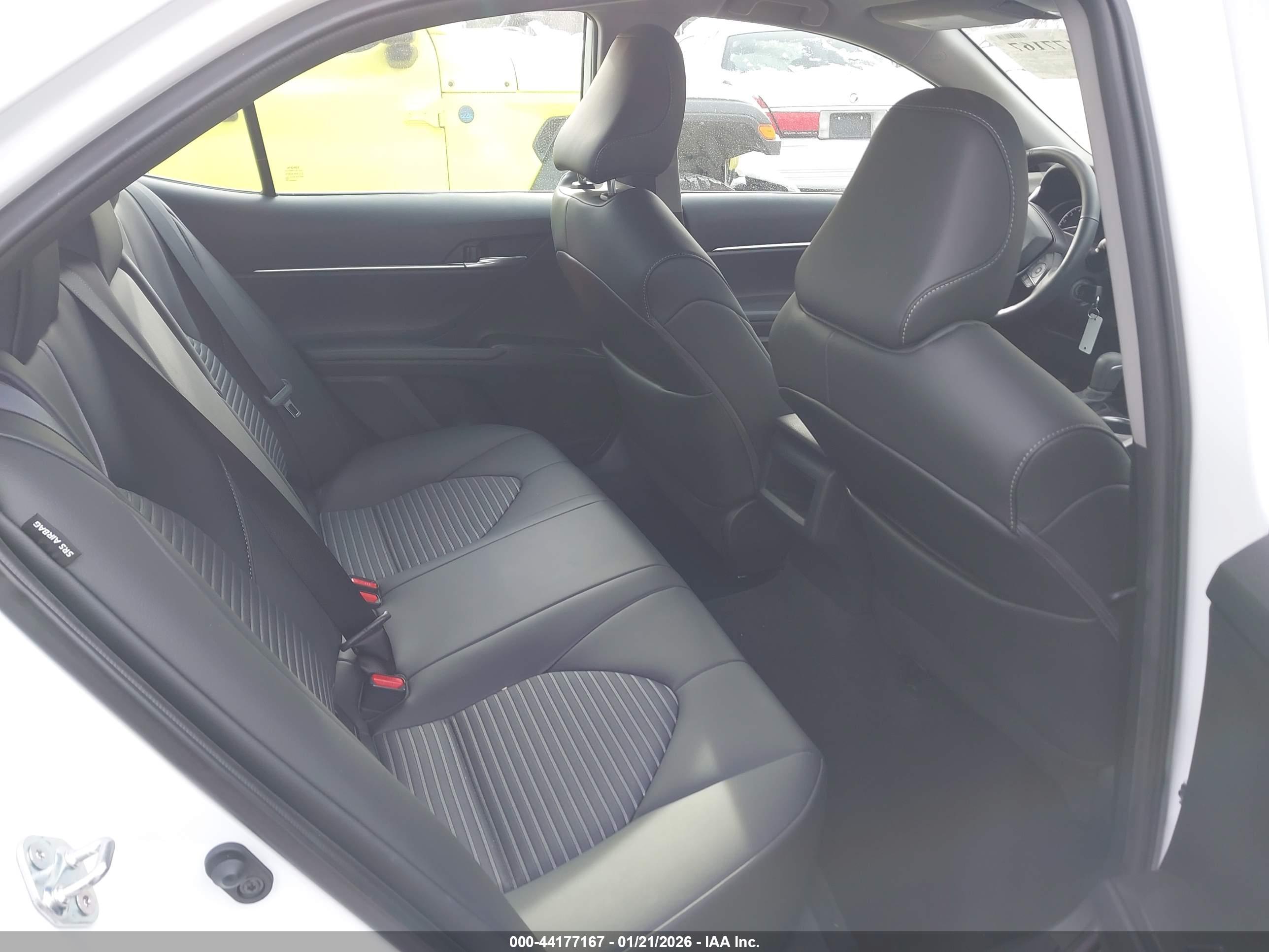TOYOTA CAMRY image 8