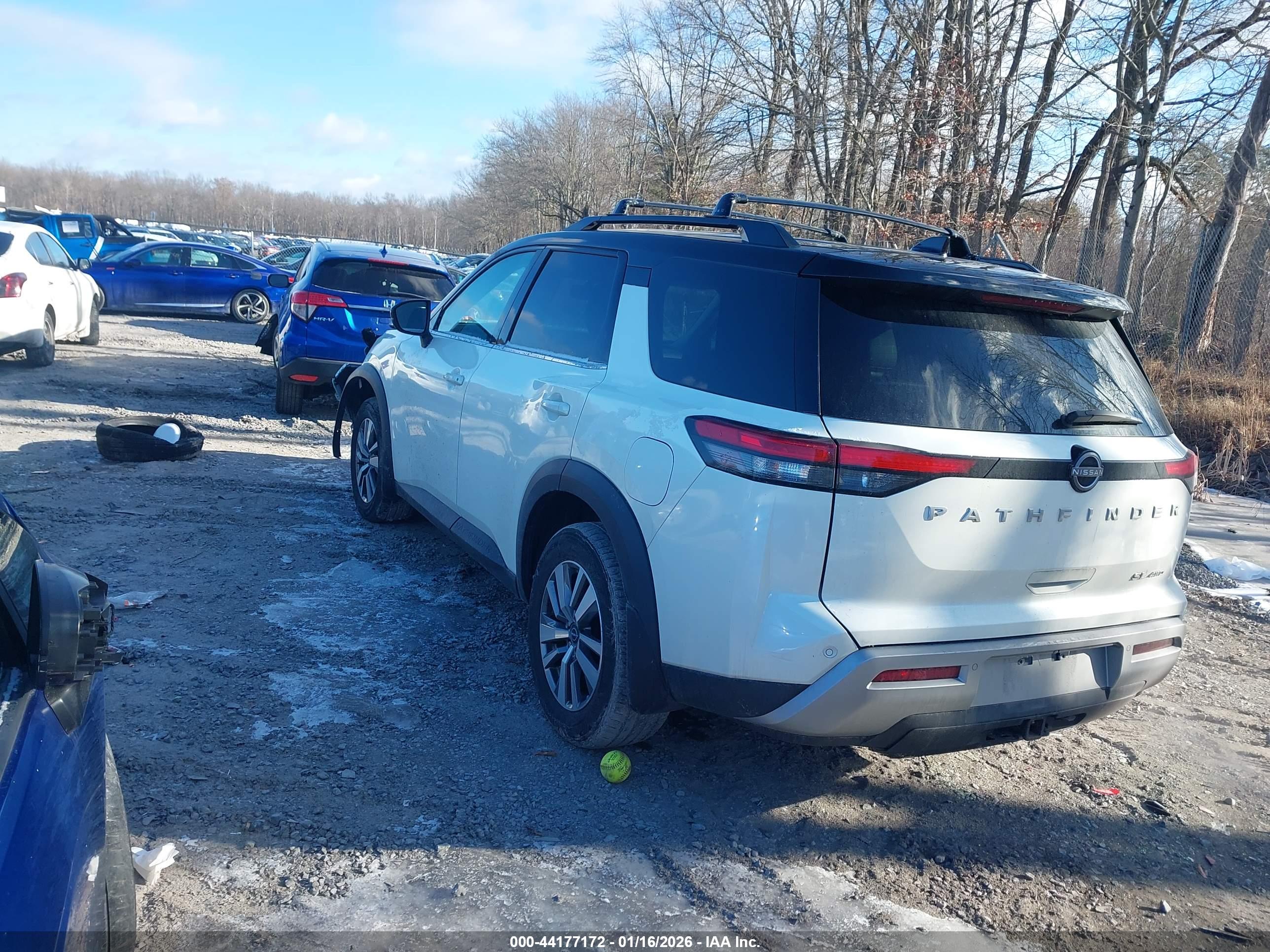 NISSAN PATHFINDER image 3