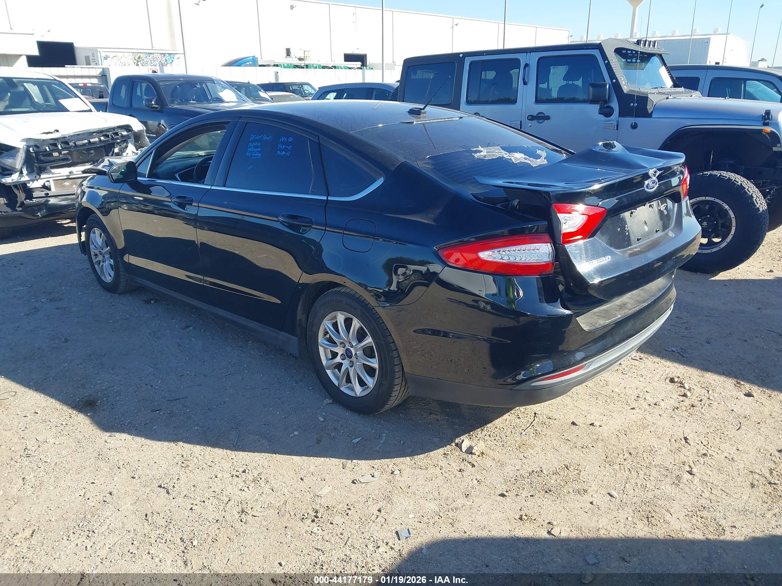 FORD FUSION image 3