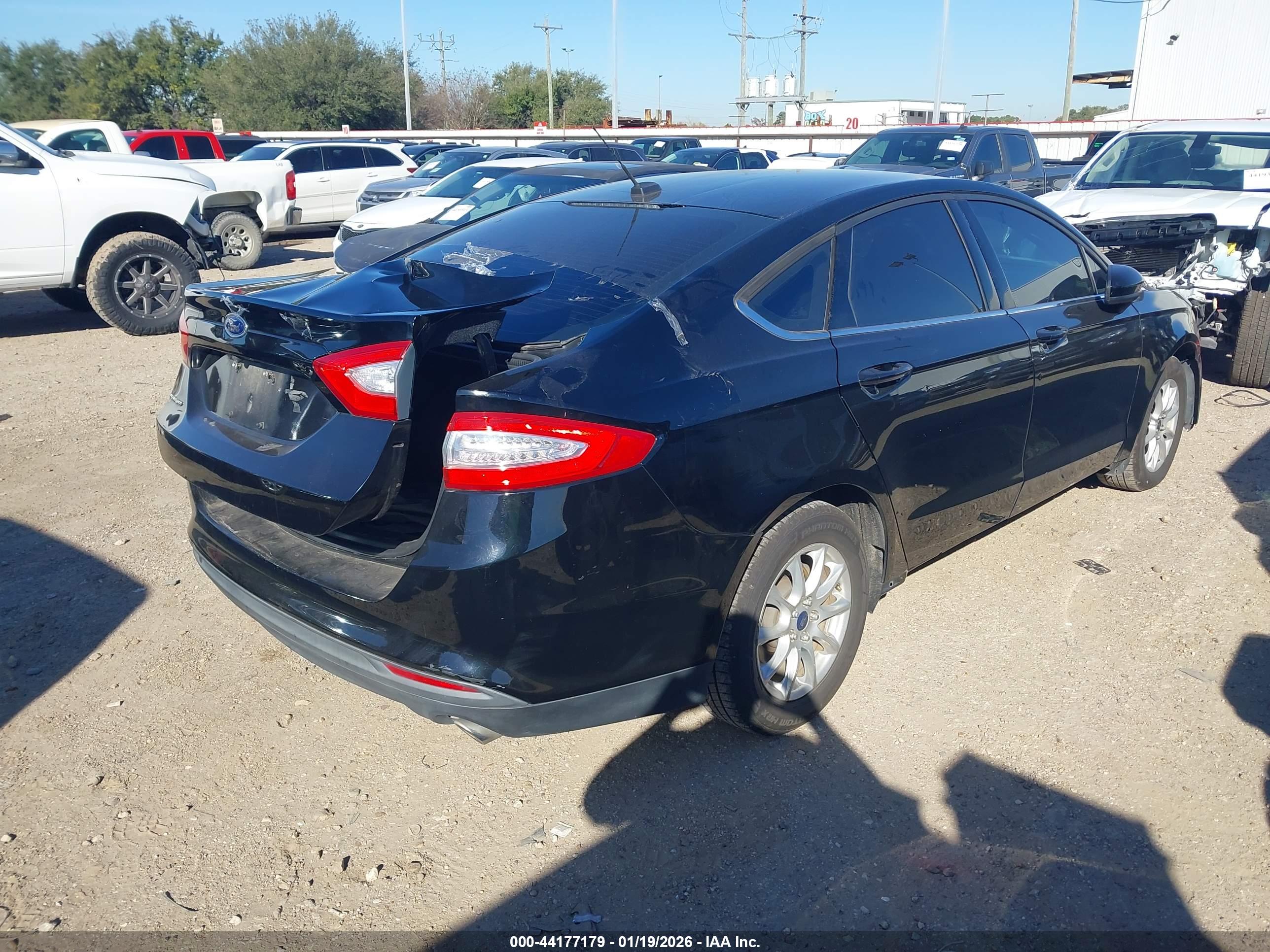 FORD FUSION image 4