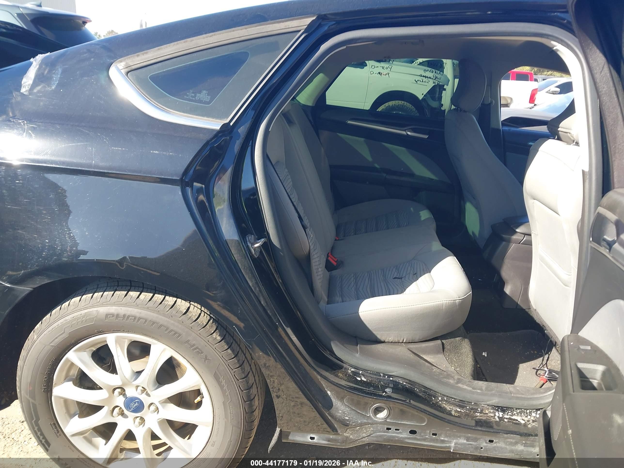 FORD FUSION image 8